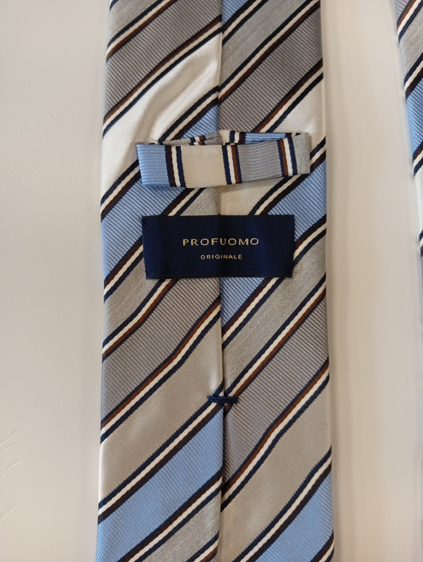 Corbata de seda italiana – raya sutil – estilo atemporal – Profuomo