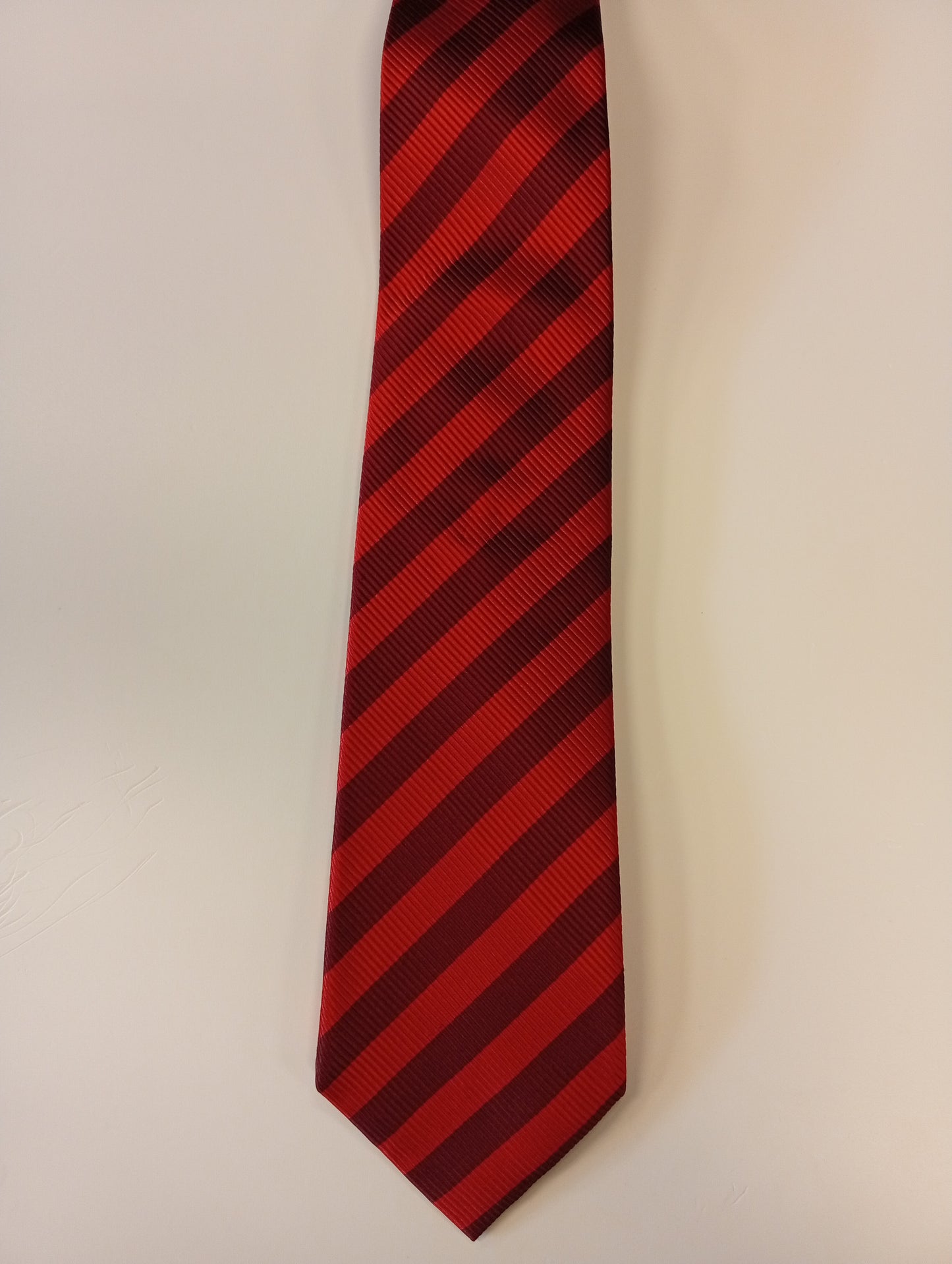 Cravatta in seta – riga rossa – stile business – Interpolis