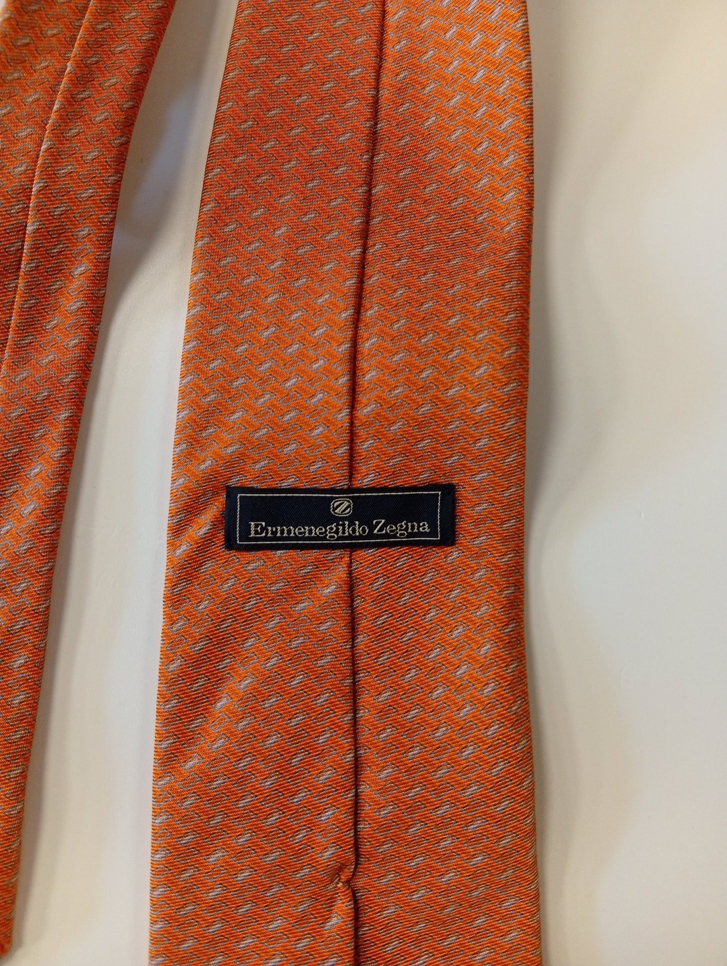 Corbata de seda italiana – naranja cálido – estilo potente y lujoso – Ermenegildo Zegna