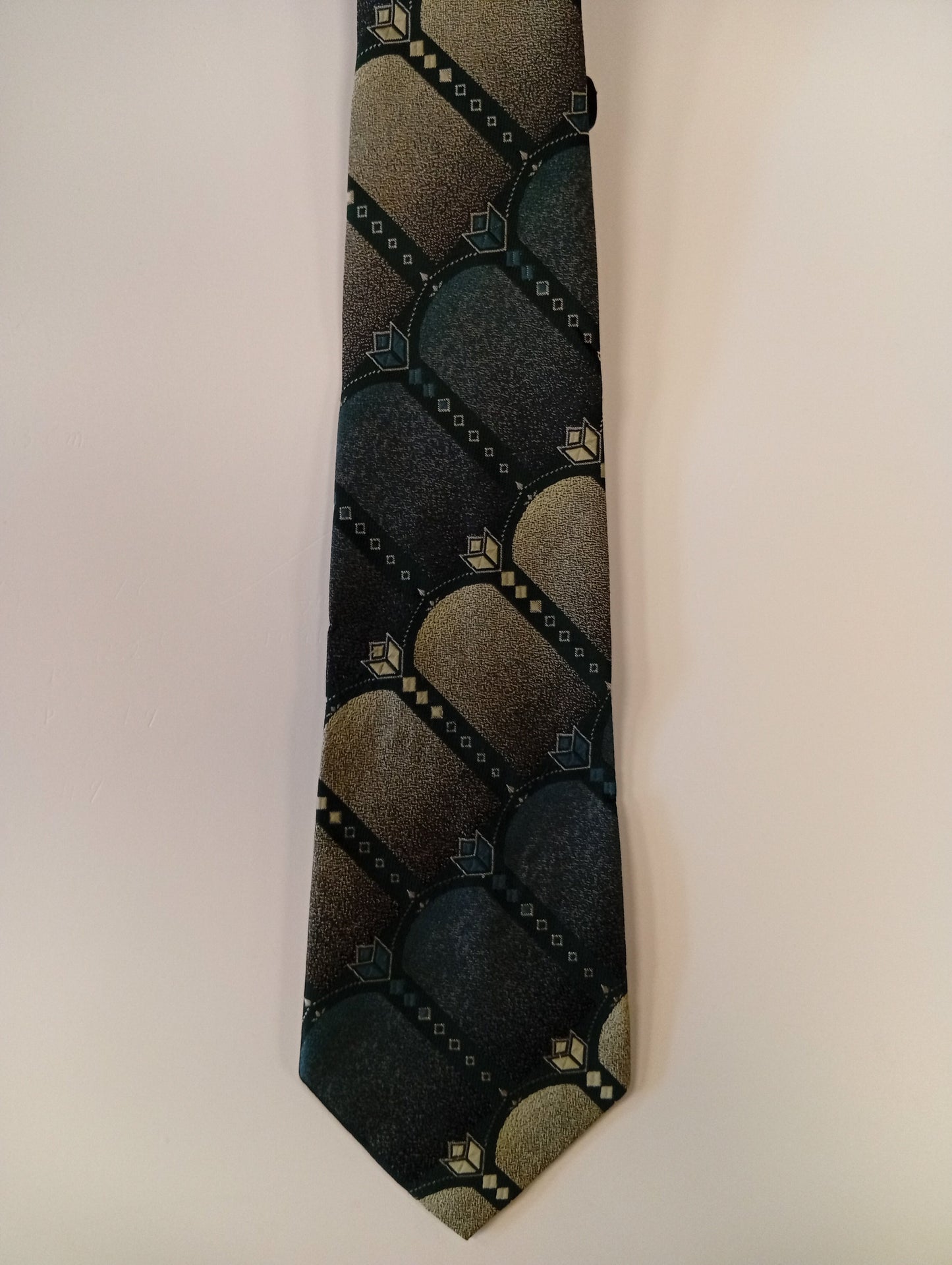 Vintage tie – dark pattern – calm retro style – Atlas