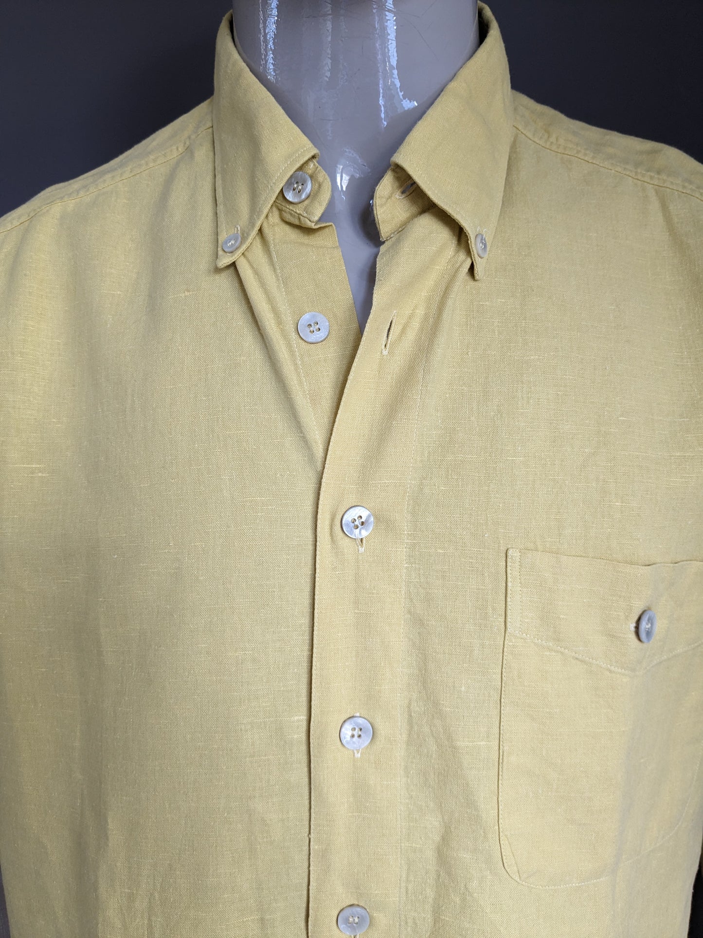 Camisa de lino exklusiv de Pohland Vintage con botones más grandes. Color amarillo. Tamaño 2xl / xxl.