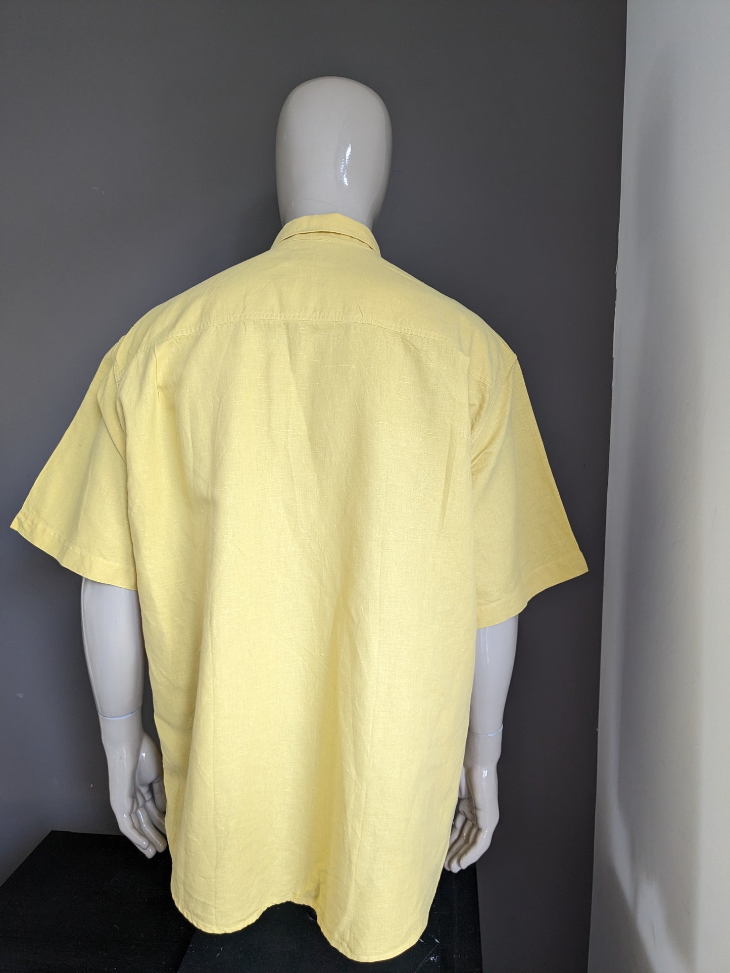 Vintage Pohland Exklusiv Linnen overhemd met groter knopen. Geel gekleurd. Maat 2XL / XXL.