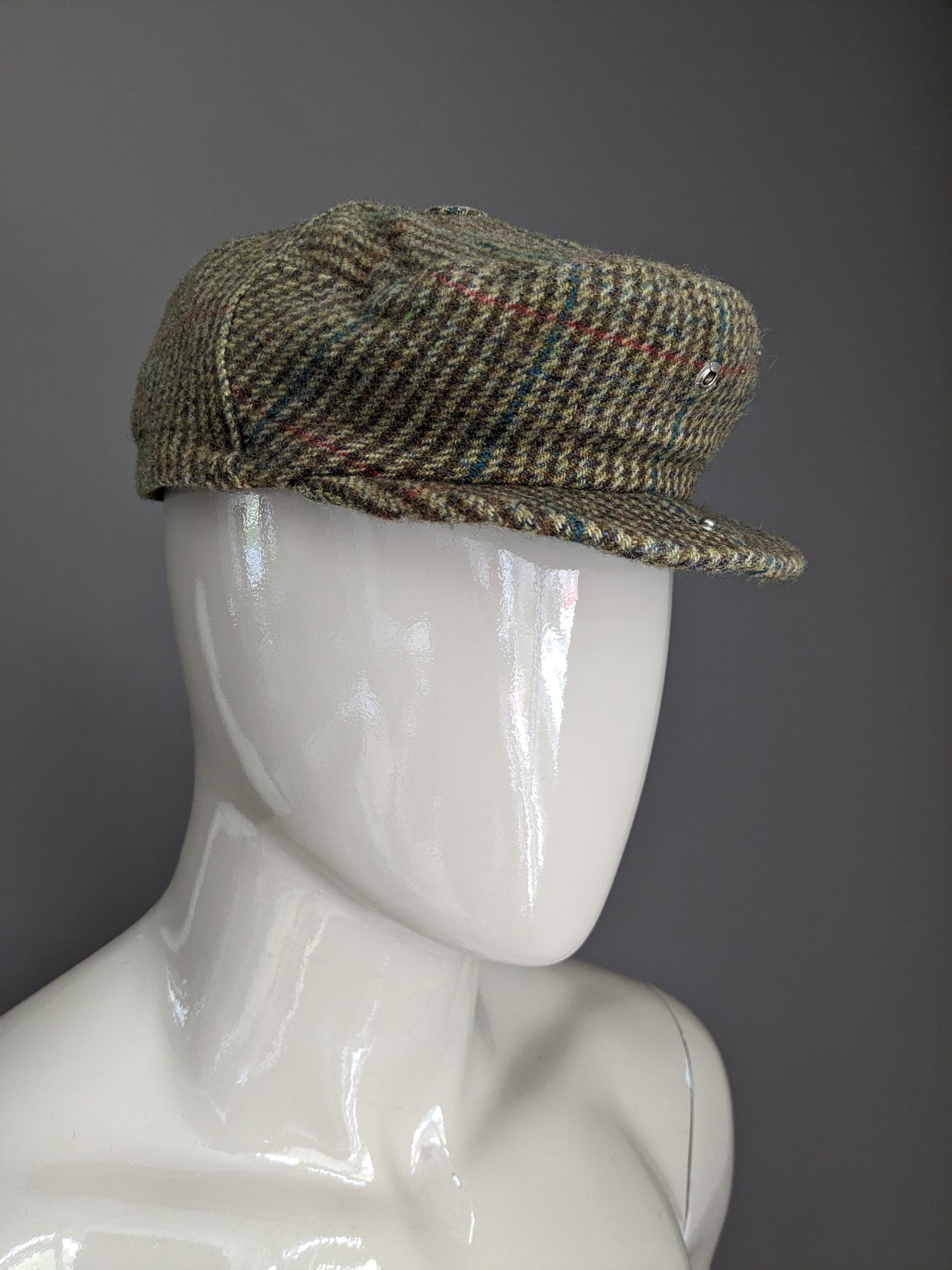 Vintage John Hanly & Co woolen flat cap / cap. Brown green blue red checked. 56 cm circumference.