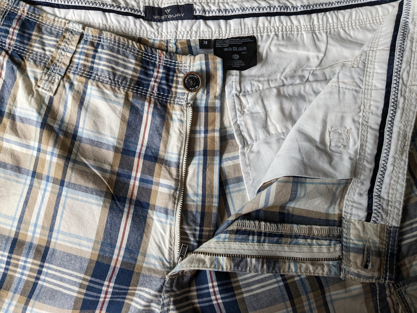 Westbury shorts with bags. Brown beige blue checked. Size 58 / XL.