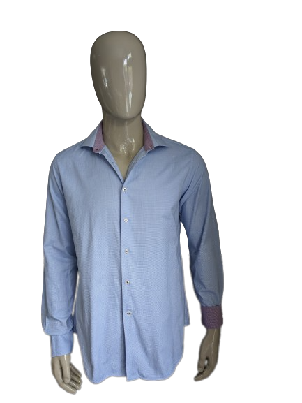 La camisa de planos. Motivo blanco azul. Talla L.