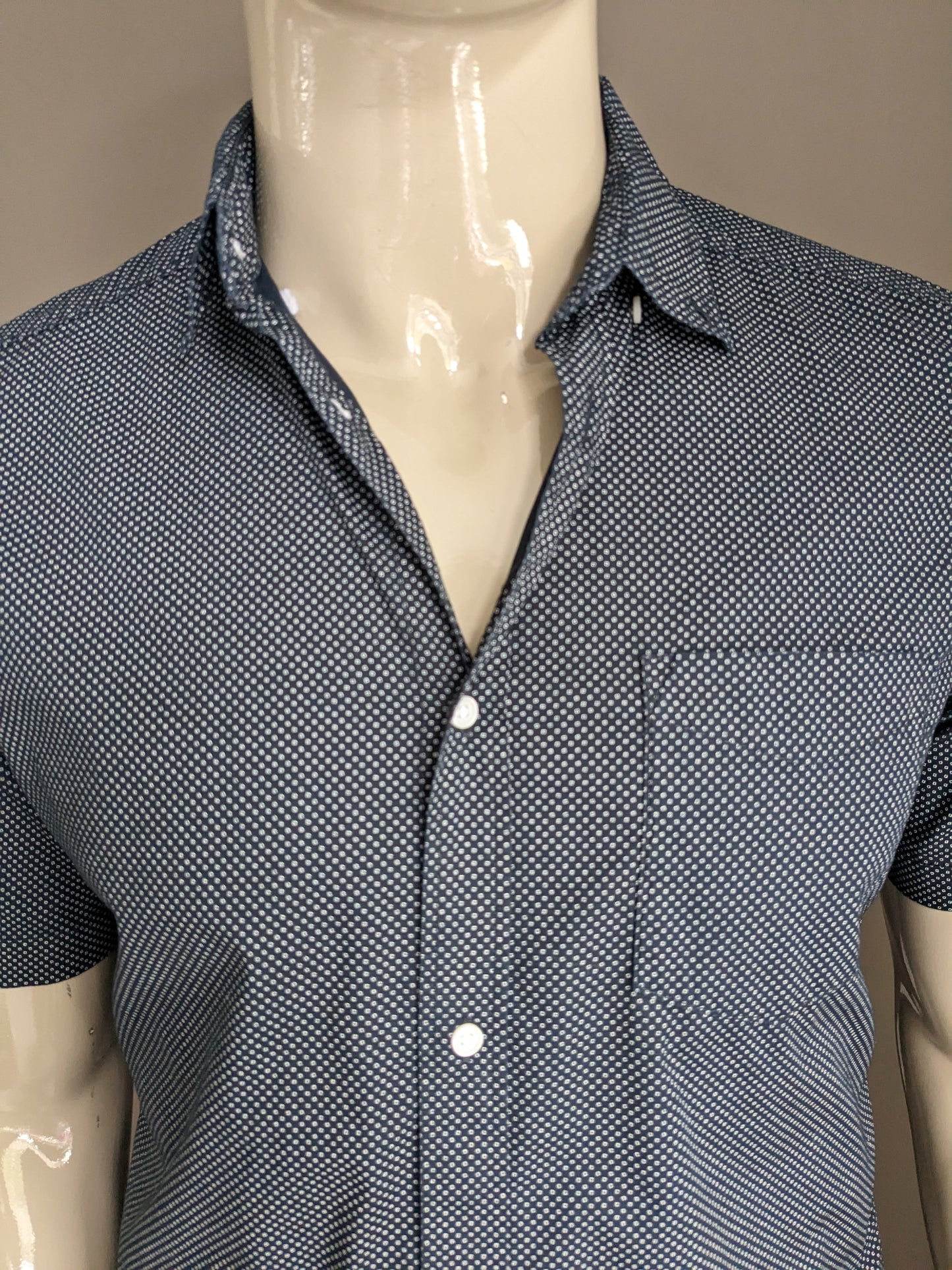 Kiabi shirt short sleeve. Dark blue white print. Size M. Fitted.