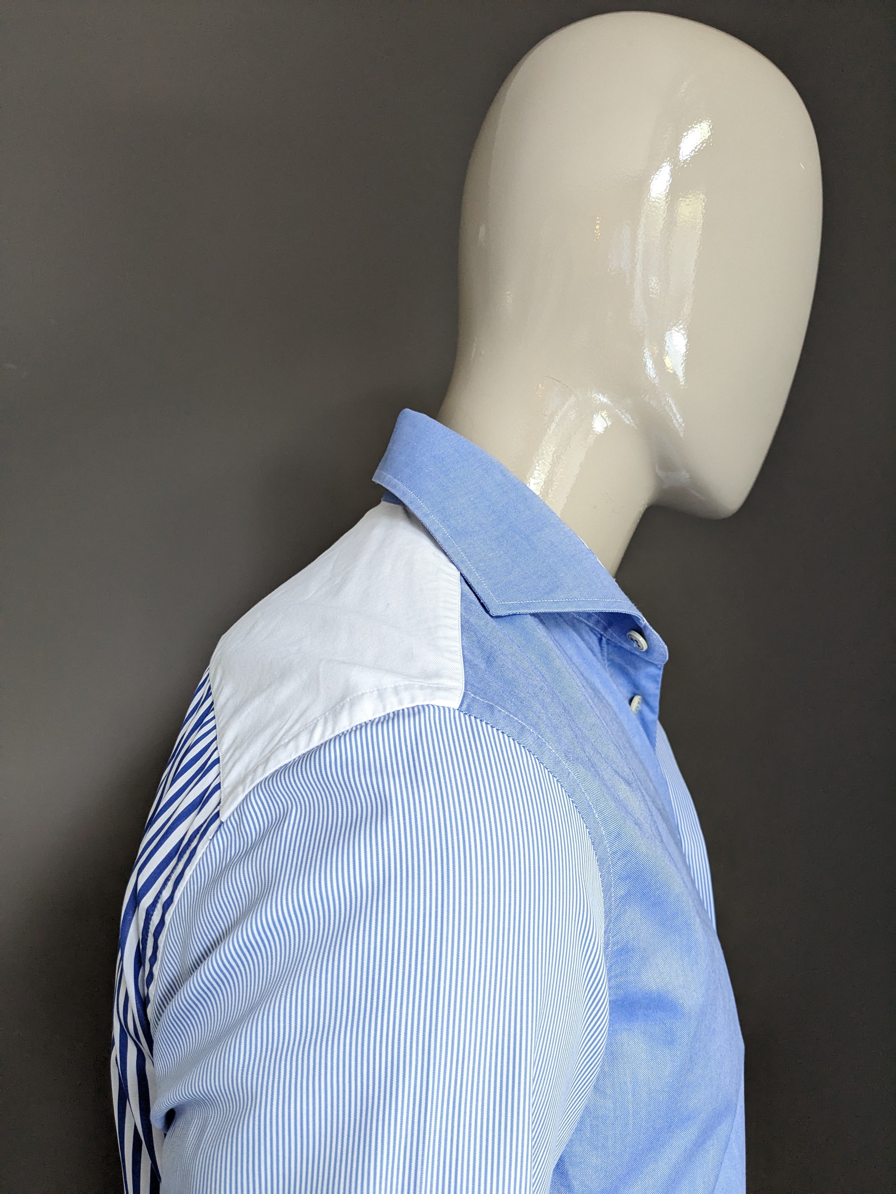 Profuomo Sky Blue shirt. Blue white colored motif. Size 40 m Slim EcoGents