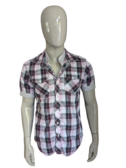 Shirt in ghisa manica corta e doppio collare. A scacchi in bianco e nero rosa viola. Taglia XL.
