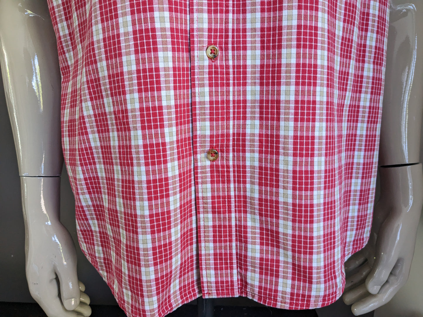 Wrangler shirt short sleeve. Red beige white checkered. Size M / L.