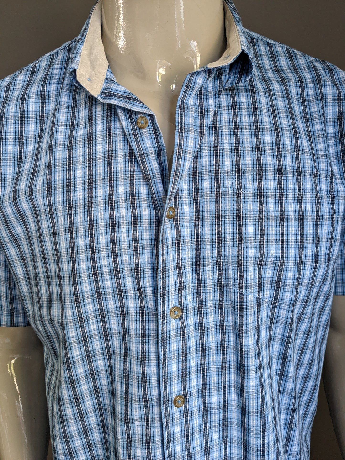 Wrangler shirt short sleeve. Blue white checkered. Size M / L.