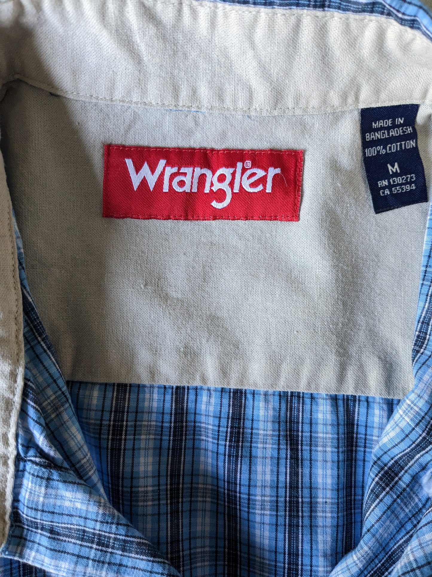 Wrangler shirt short sleeve. Blue white checkered. Size M / L.
