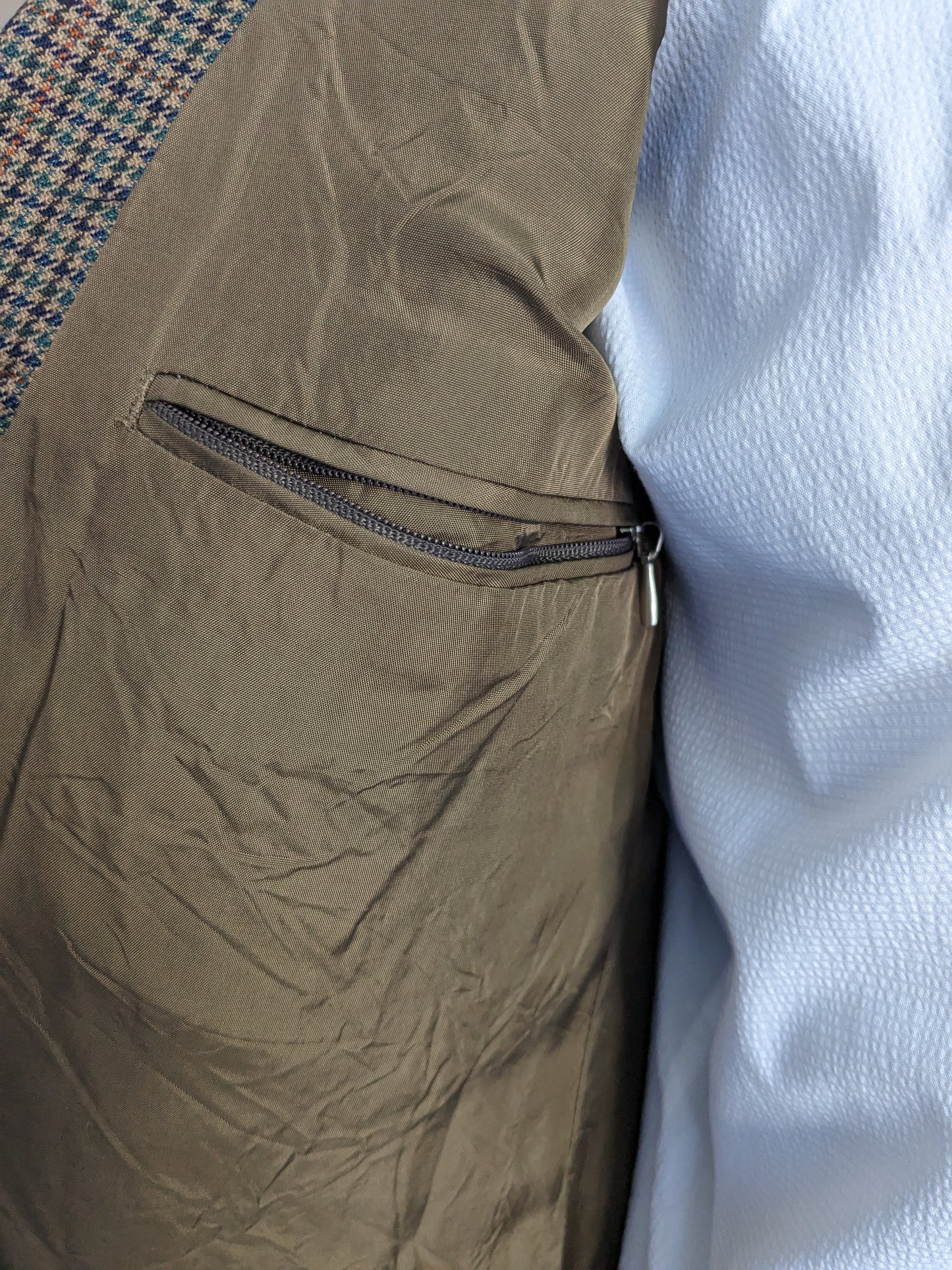 Veste en laine John G Hardy. Motif brun avec bande orange vert bleu. Taille 52 / L.