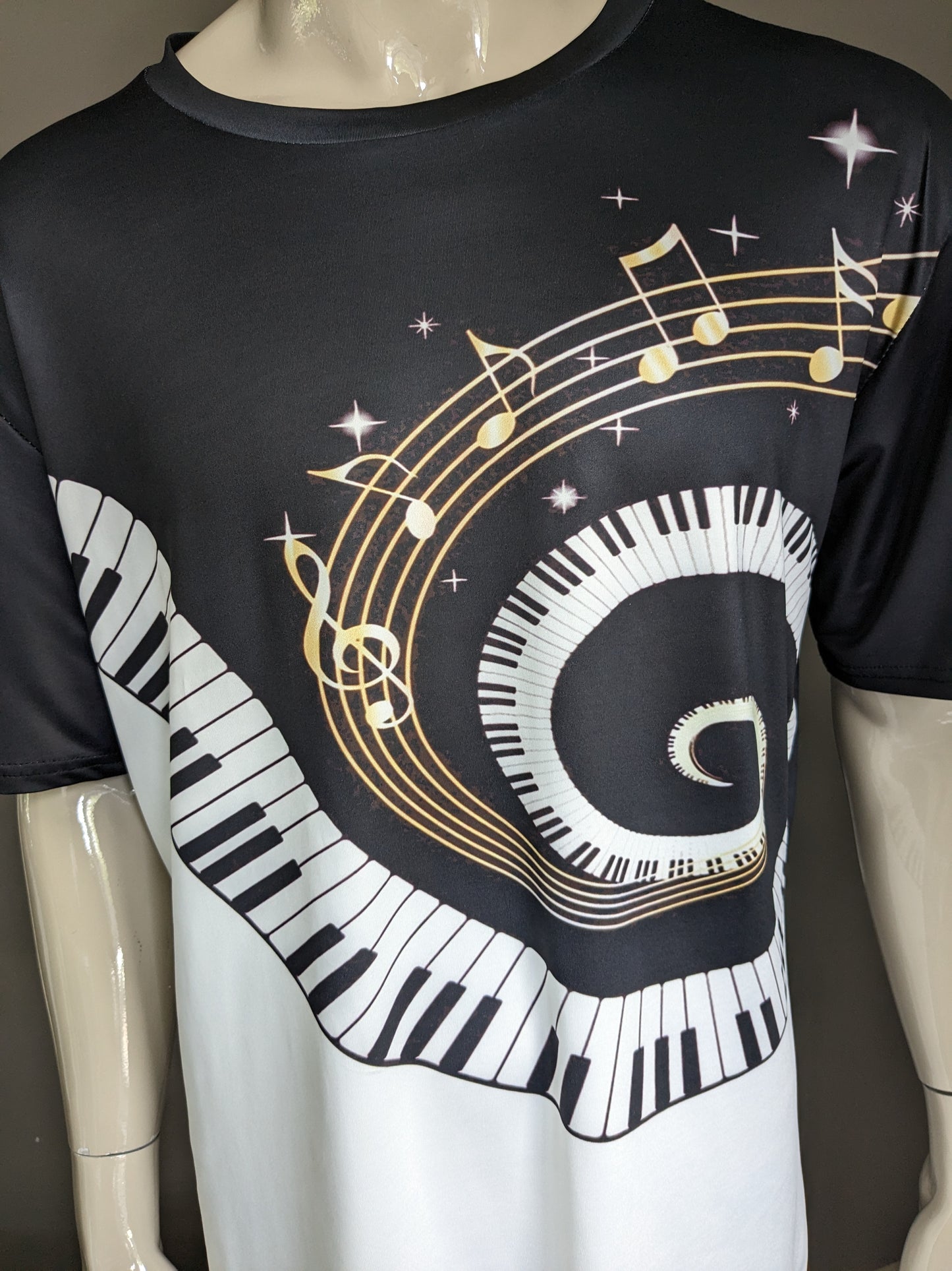 Piano Music print shirt. Zwart Wit gekleurd. Maat XXL / 2XL. stretch.