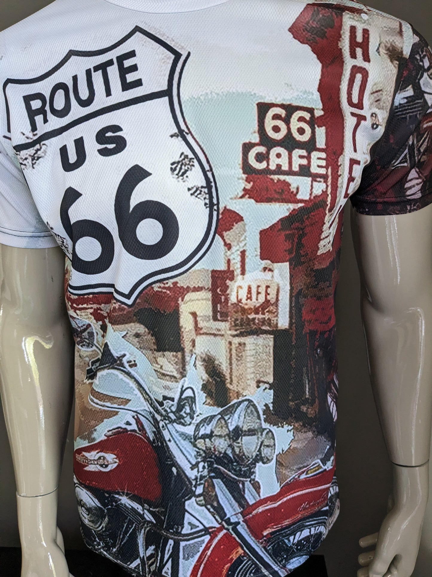 Route 66 shirt. Wit Rood Zwart gekleurd. Maat M.