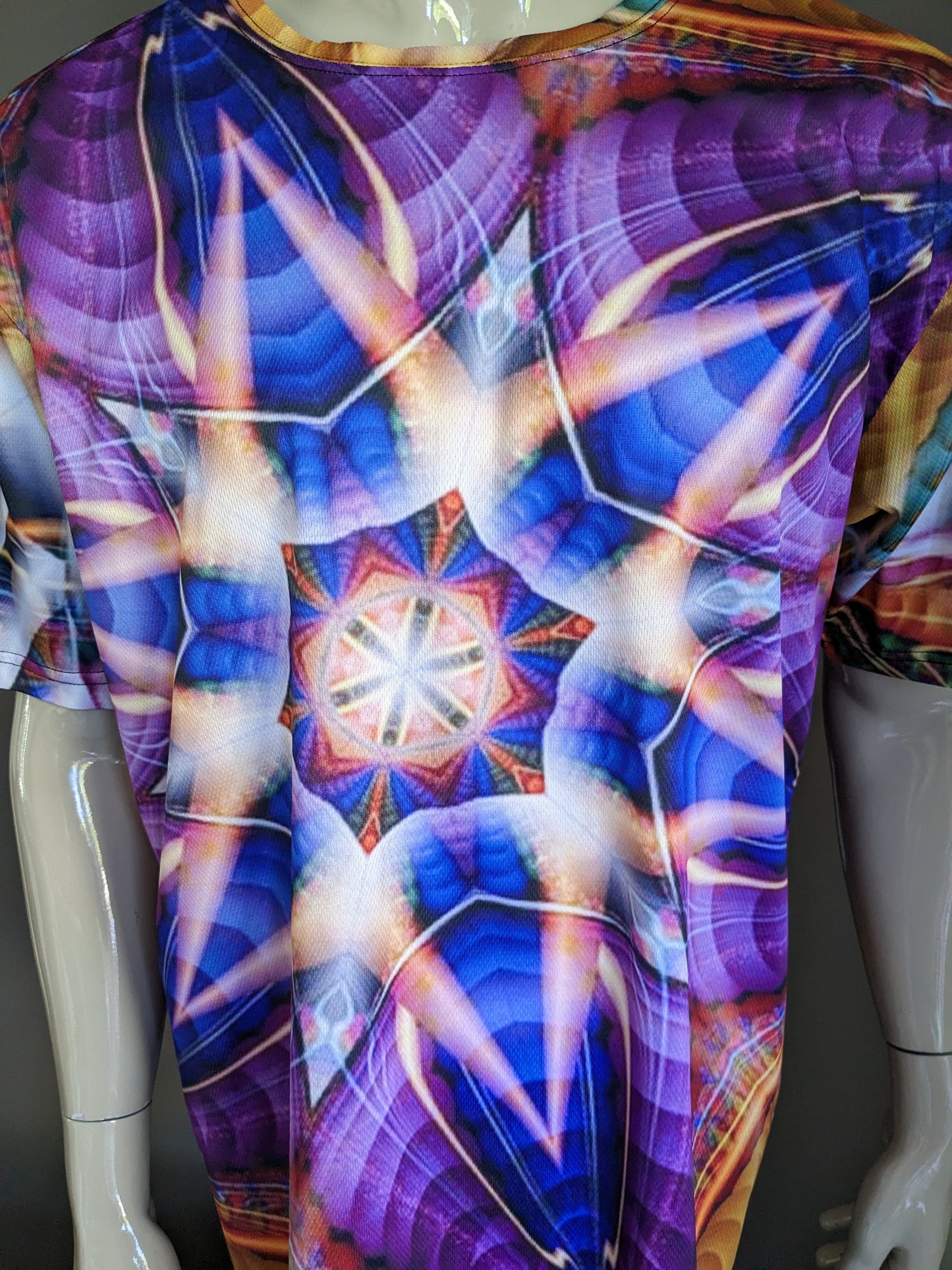 Holographic print shirt. Purple yellow green colored. Size XL. stretch