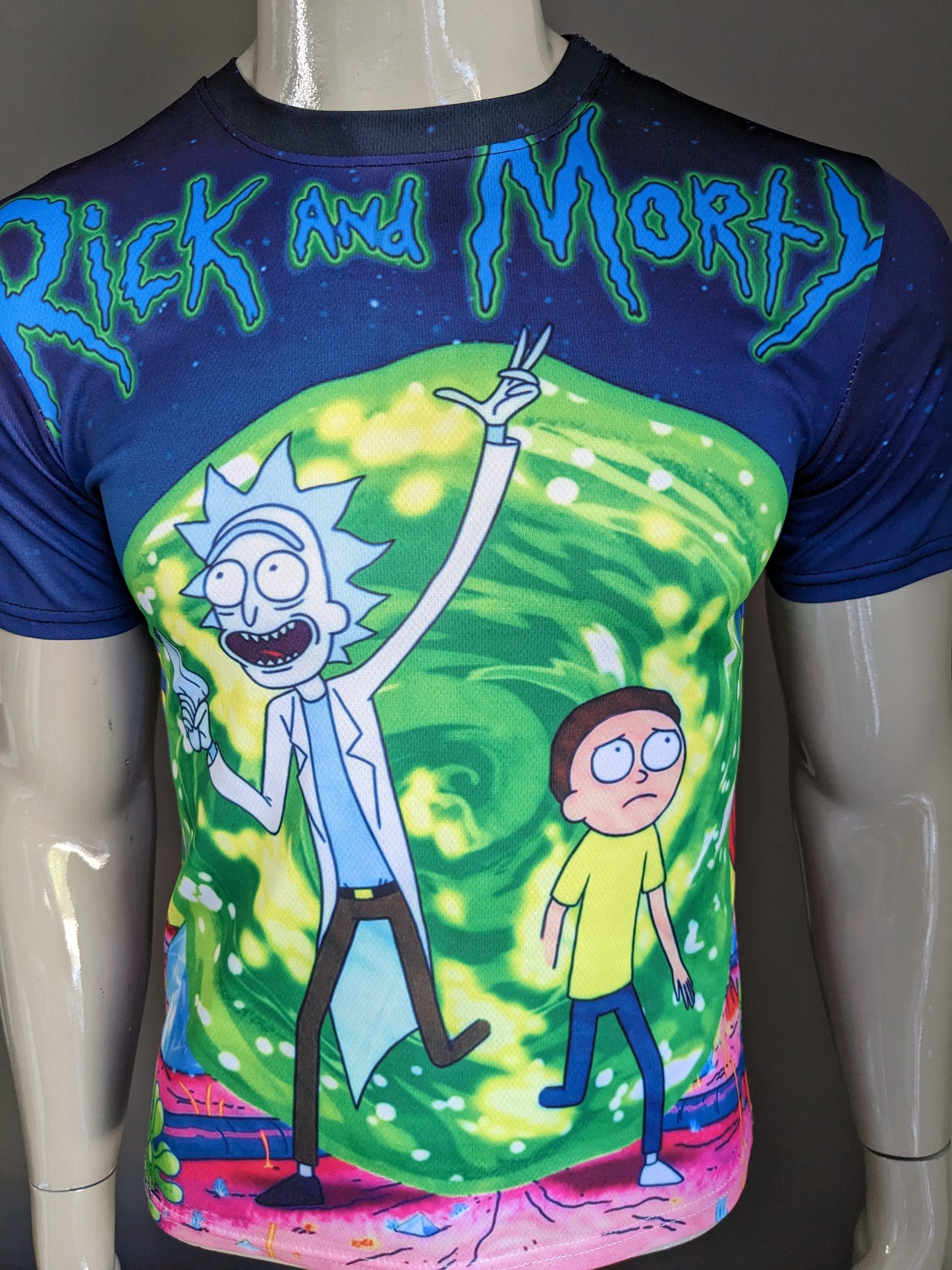 Rick and Morty shirt. Blauw Groene opdruk. Maat M. stretch.