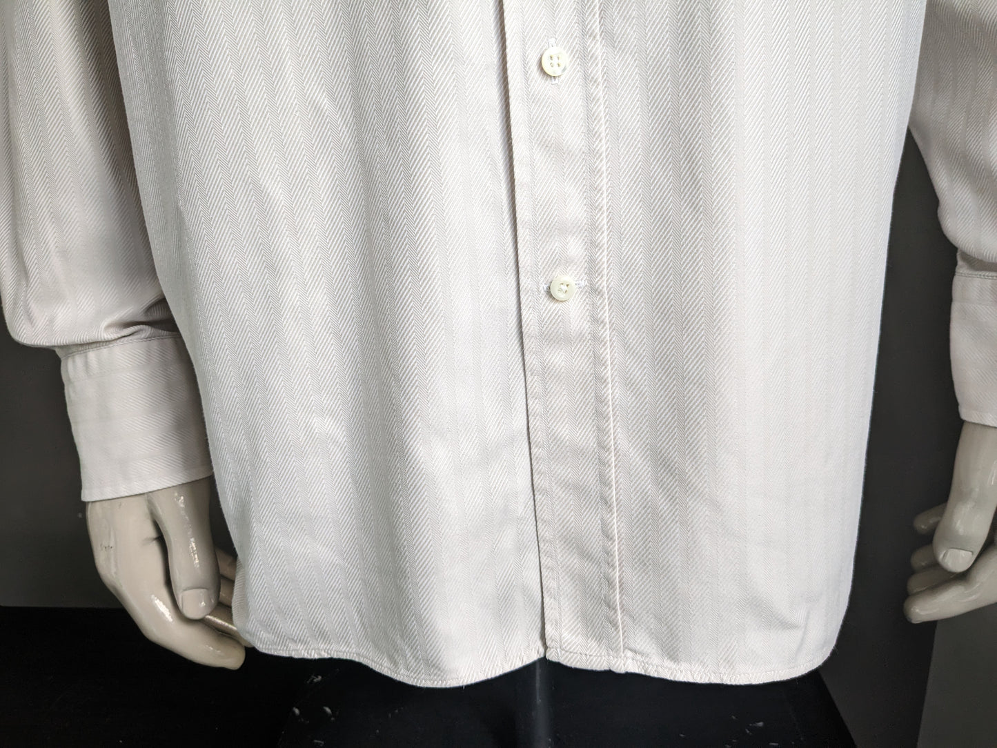 Camisa vintage de Jacques Britt. Motivo a rayas beige. Tamaño xl.