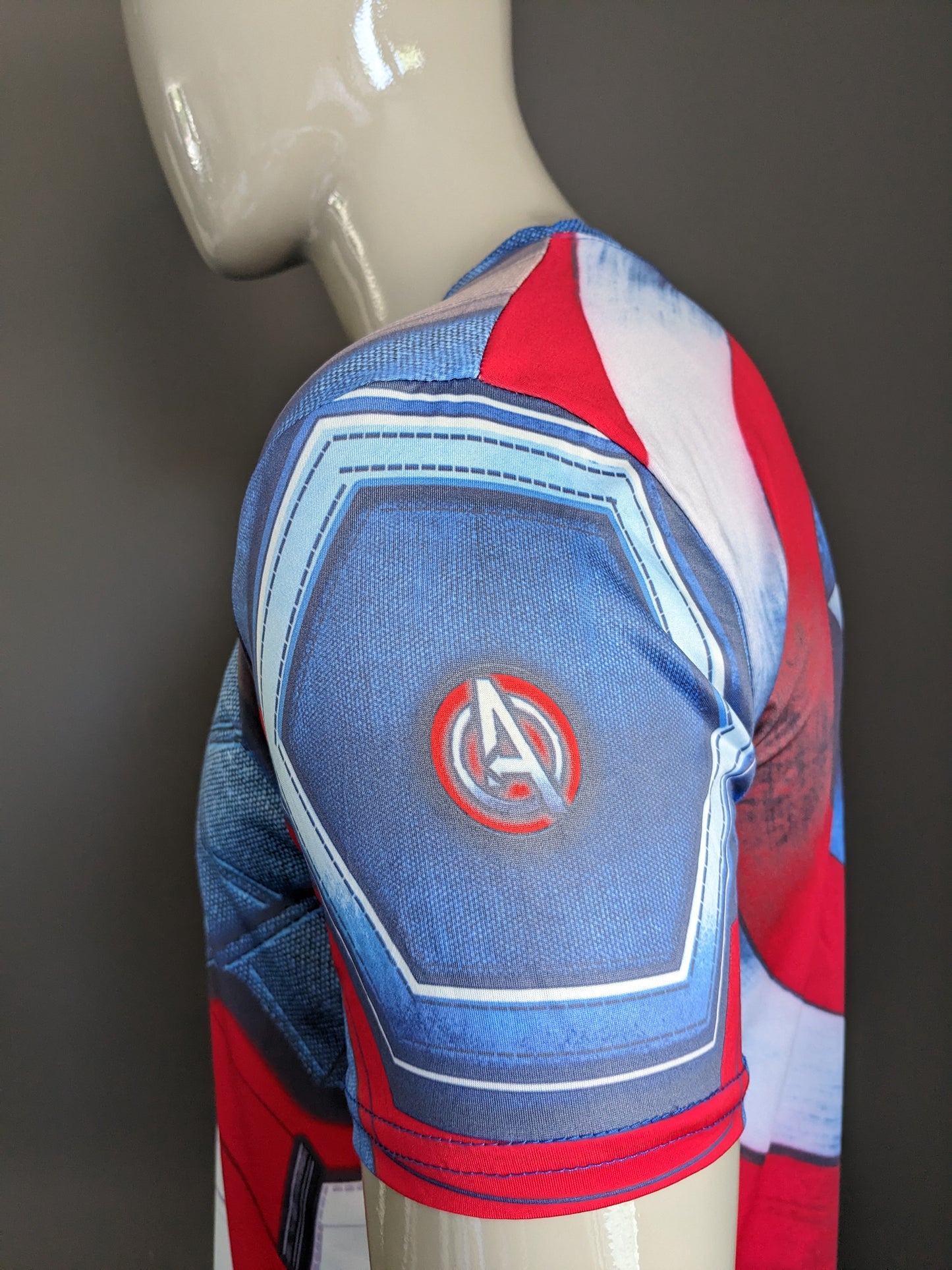 Camicia Captain America. Stampa blu bianca rossa. Taglia M / L. Allungamento.