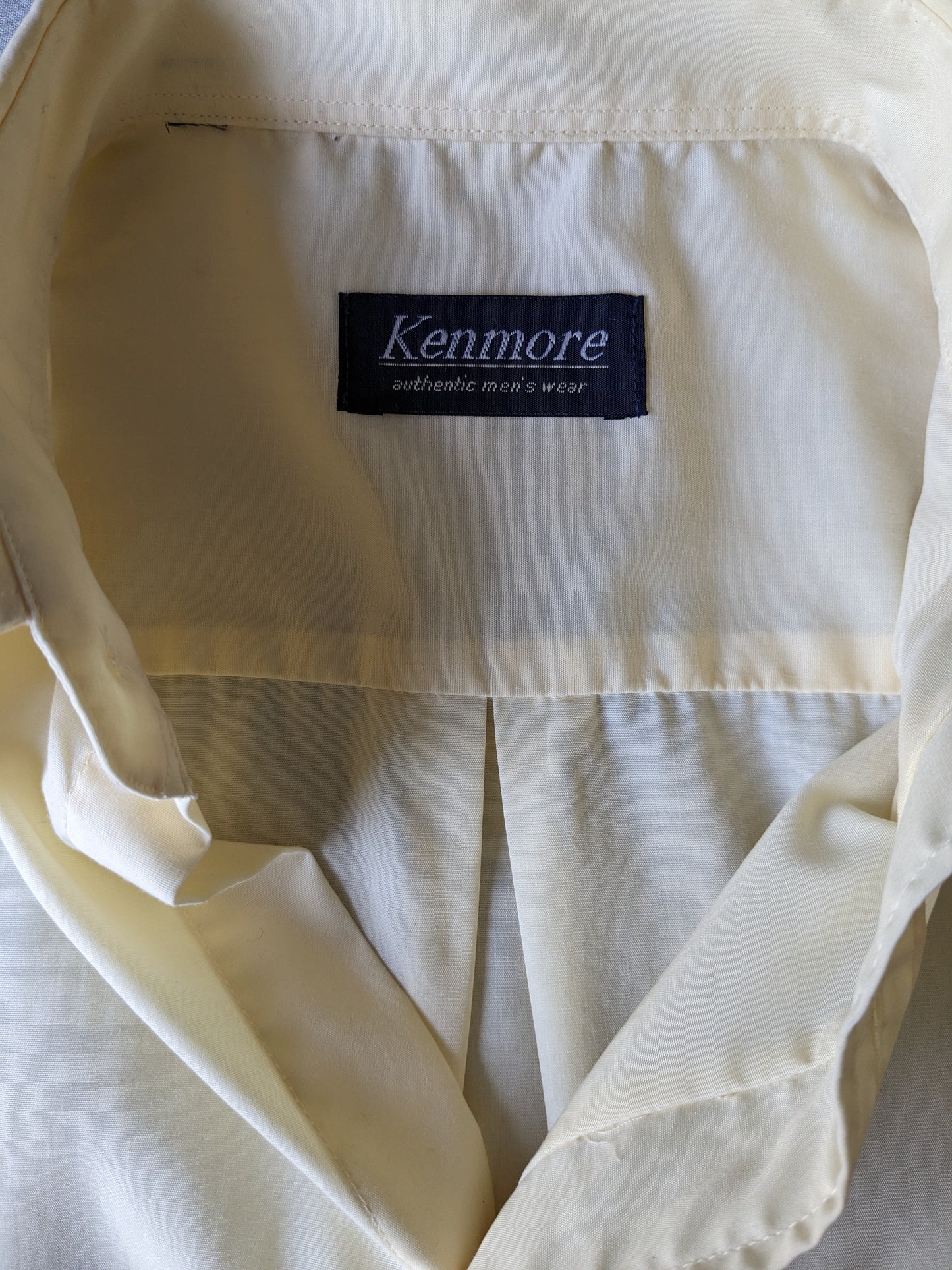 Manica corta con camicia Kenmore vintage. Colore giallo chiaro. Taglia XL.