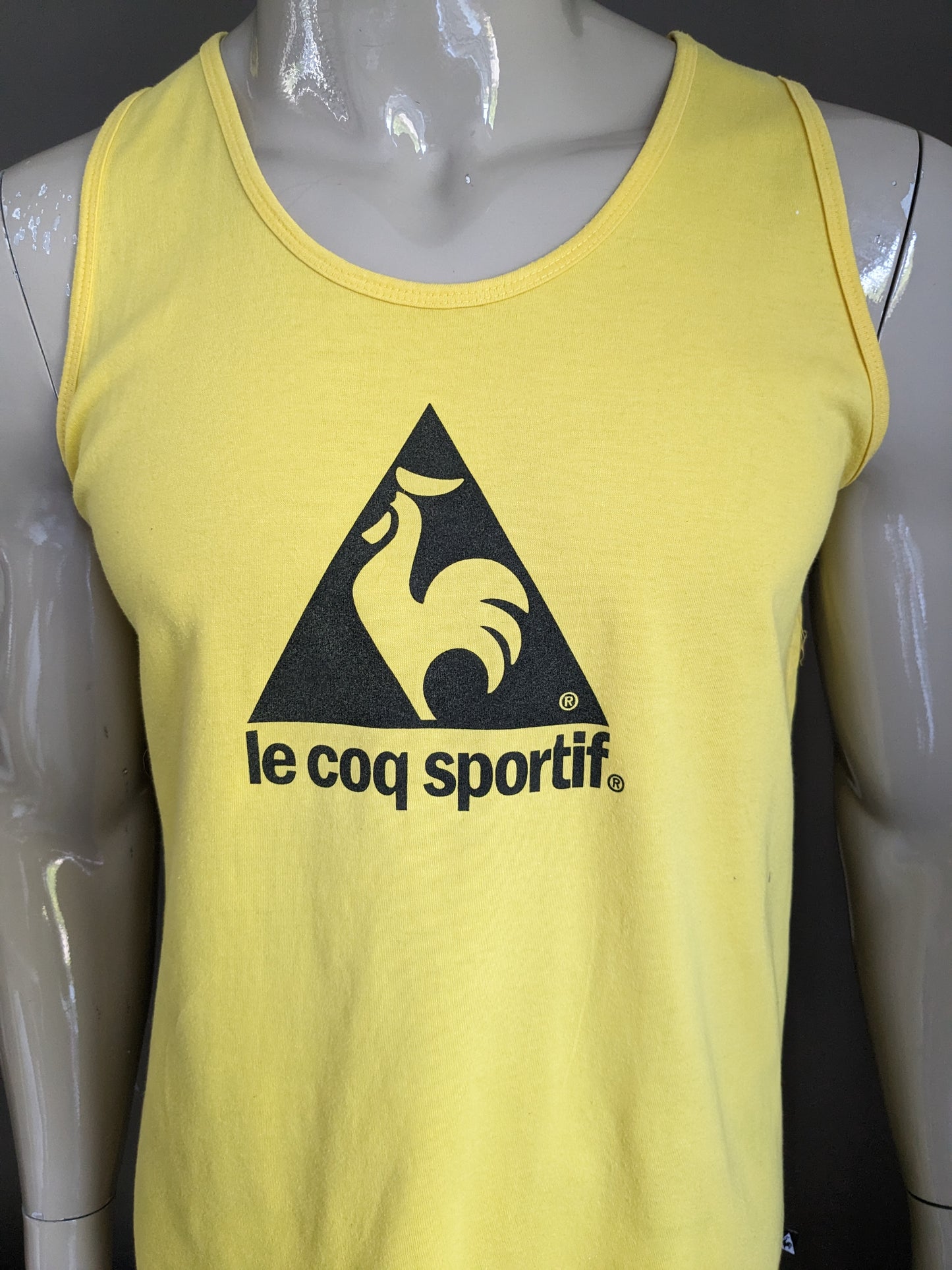 Le Coq Sportif Singlete. Amarillo con impresión. Talla L.