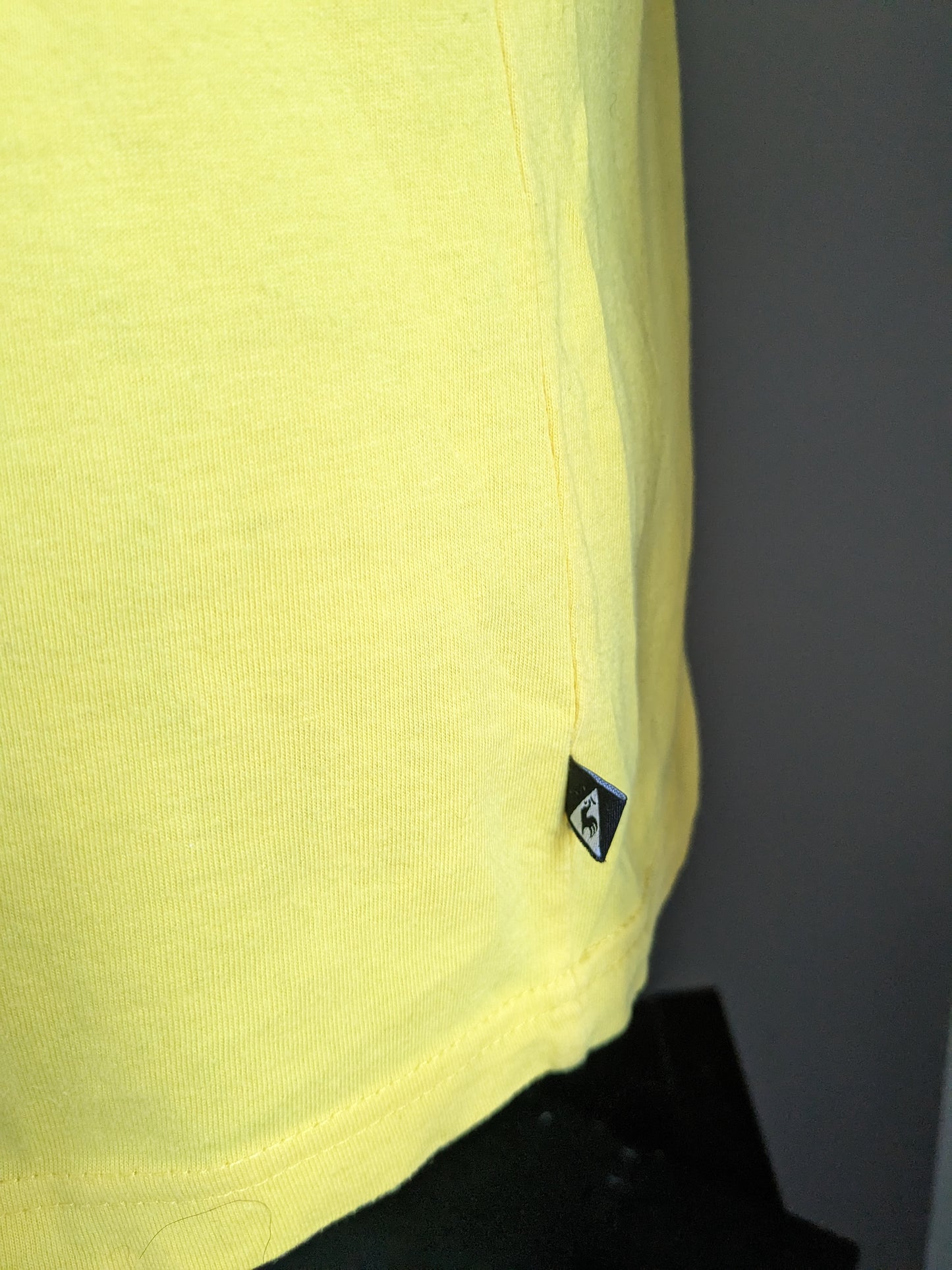 Le Coq Sportif Singlet. Yellow with print. Size L.