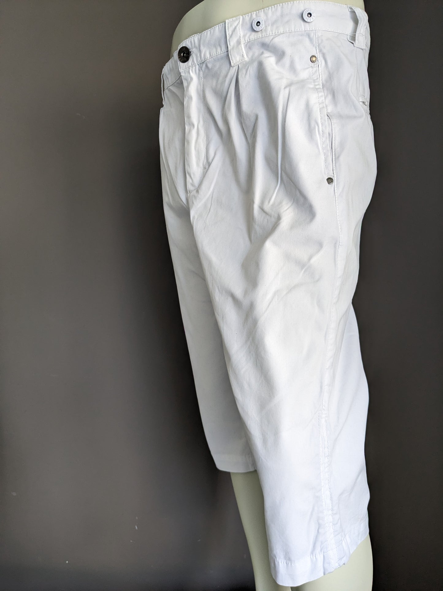 Pull & Bear 3/4 ° pantalones cortos con aplicación de tirantes. Blanco. Tamaño W34.