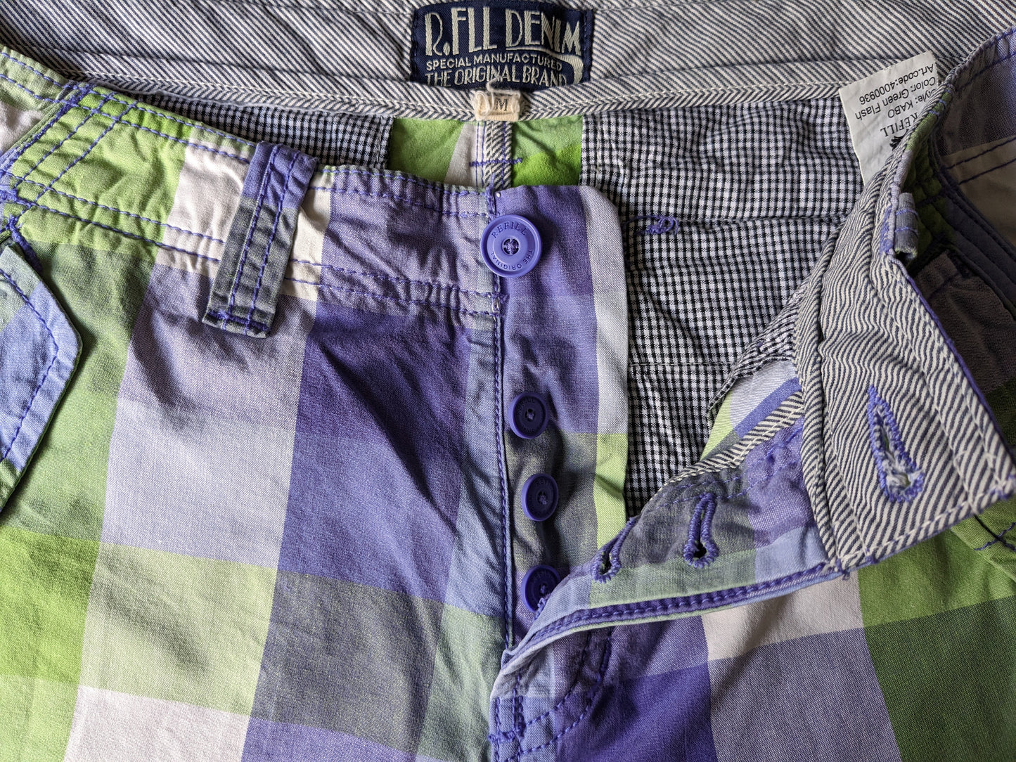 R. Filk Shorts di denim con borse. Bloccato bianco verde viola. Taglia M.