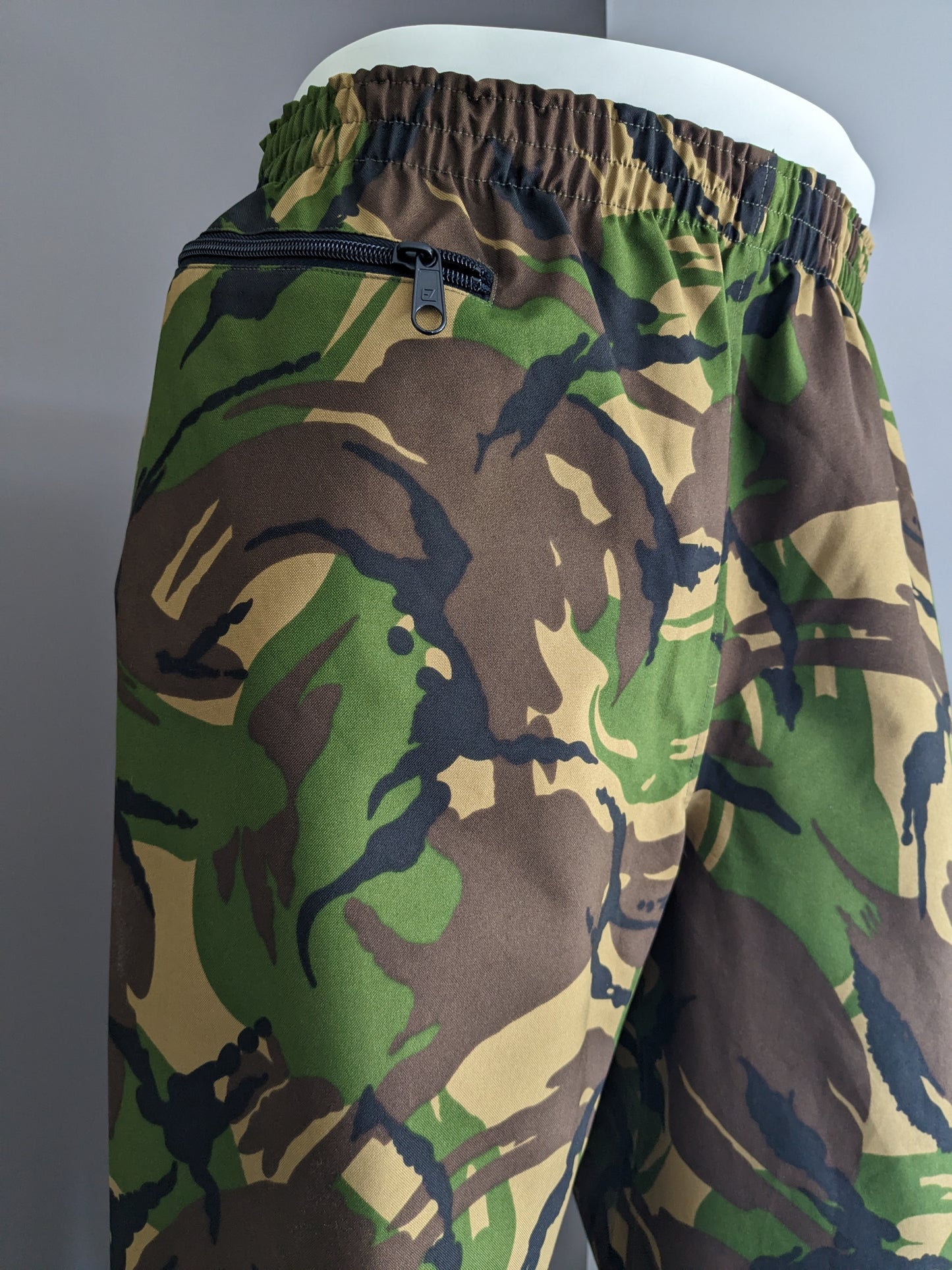 Pantaloni dell'esercito / esercito. Idrorepellente. Stampa mimetica nera verde marrone. Taglia M.