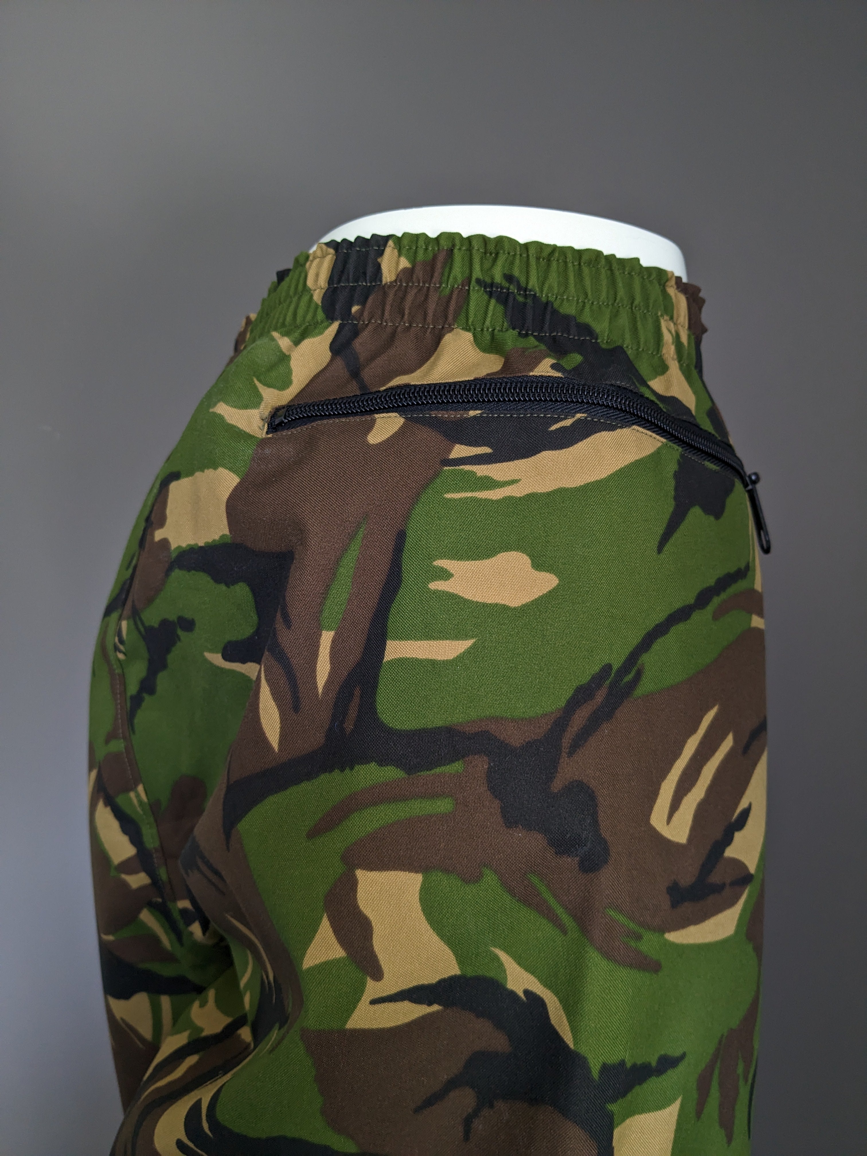 verschil Kerel vrije tijd Army / Leger broek. Waterafstotend. Bruin Groen Zwarte camouflage print.  Maat M. | EcoGents