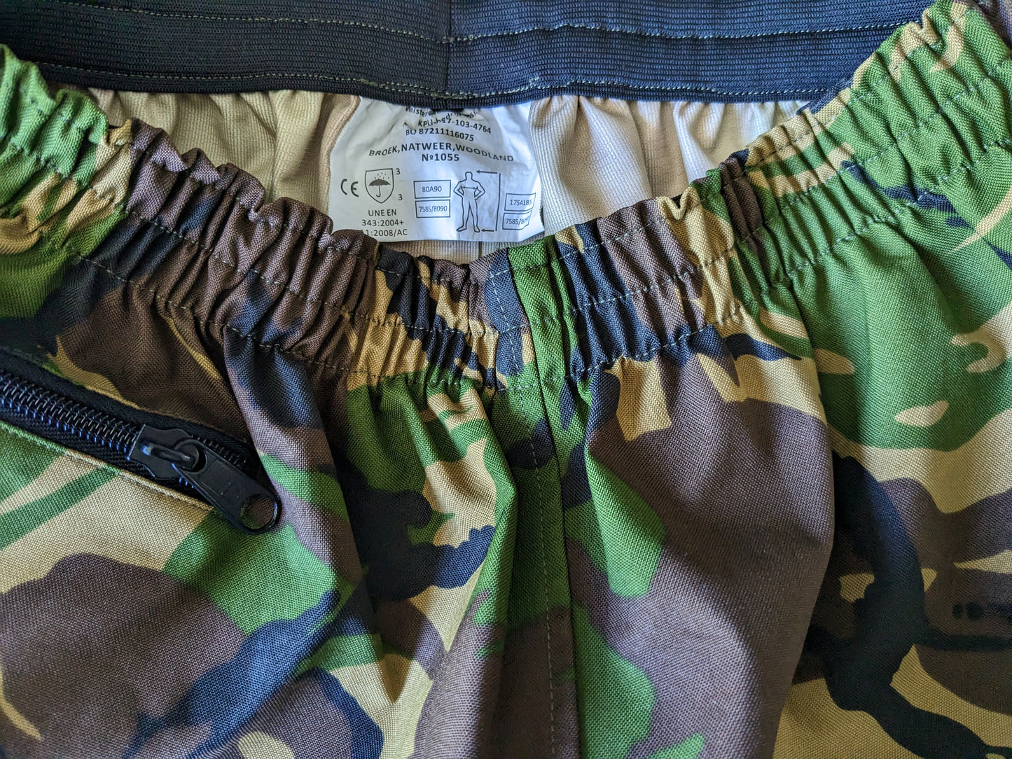 Pantaloni dell'esercito / esercito. Idrorepellente. Stampa mimetica nera verde marrone. Taglia M.