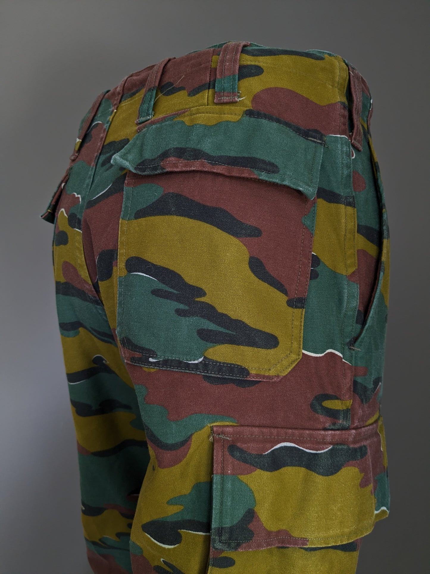 Pantalones del ejército / ejército. Impresión de camuflaje verde marrón. Tamaño M / L.