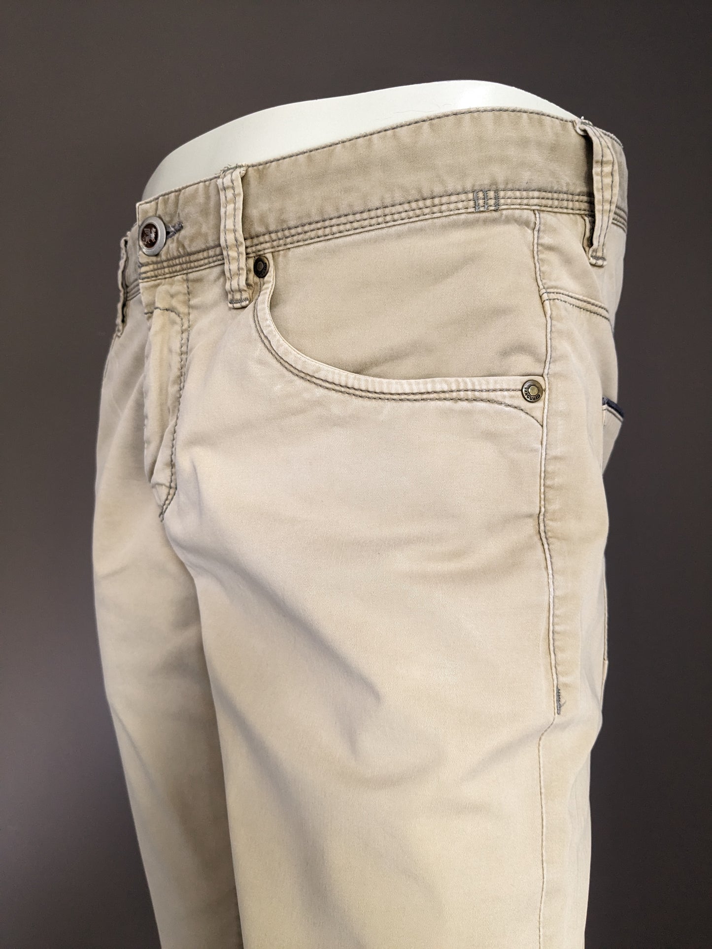 Pantaloni d'avanguardia. Beige colorato. Taglia W31 - L32.