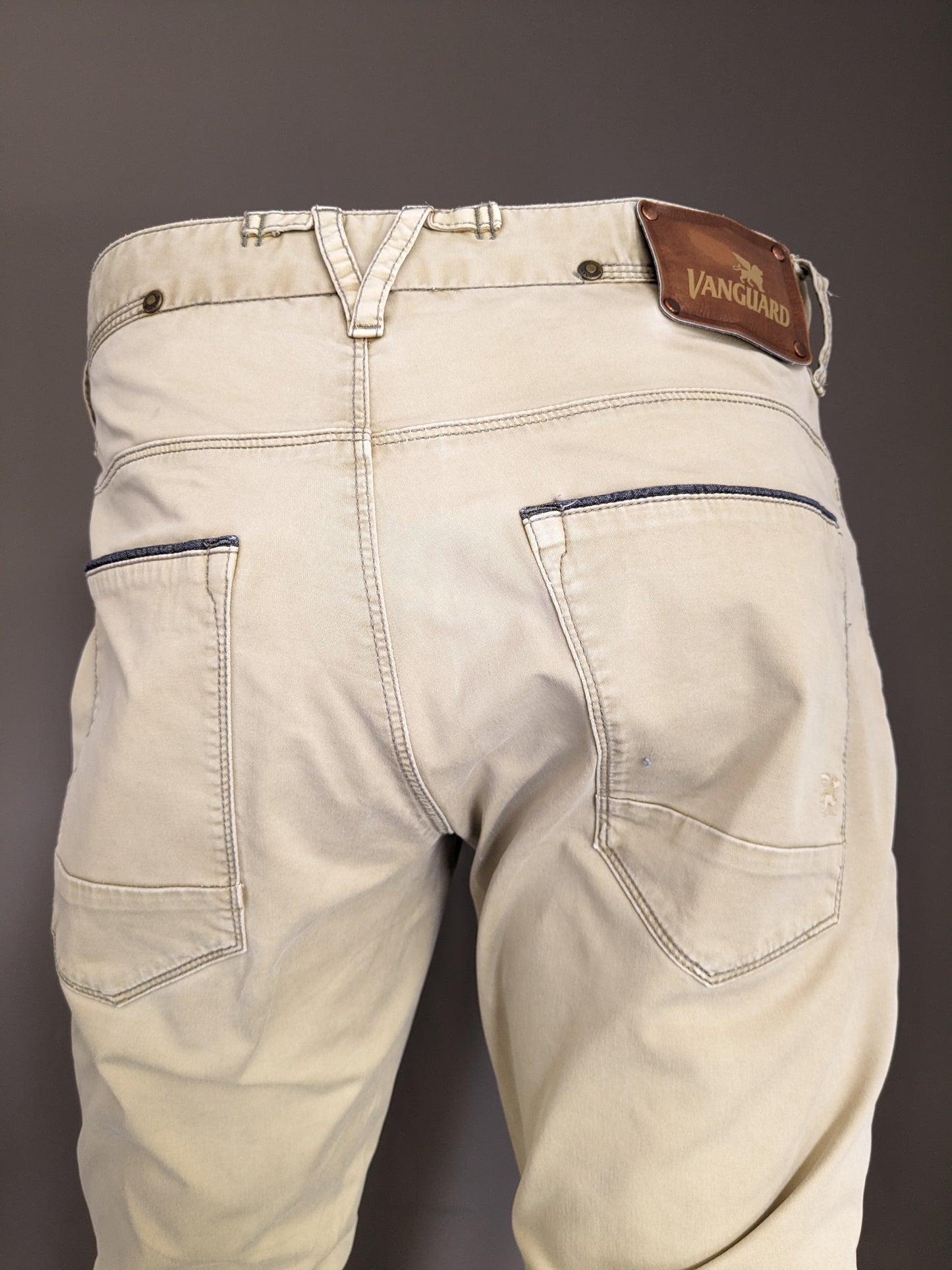 Pantaloni d'avanguardia. Beige colorato. Taglia W31 - L32.