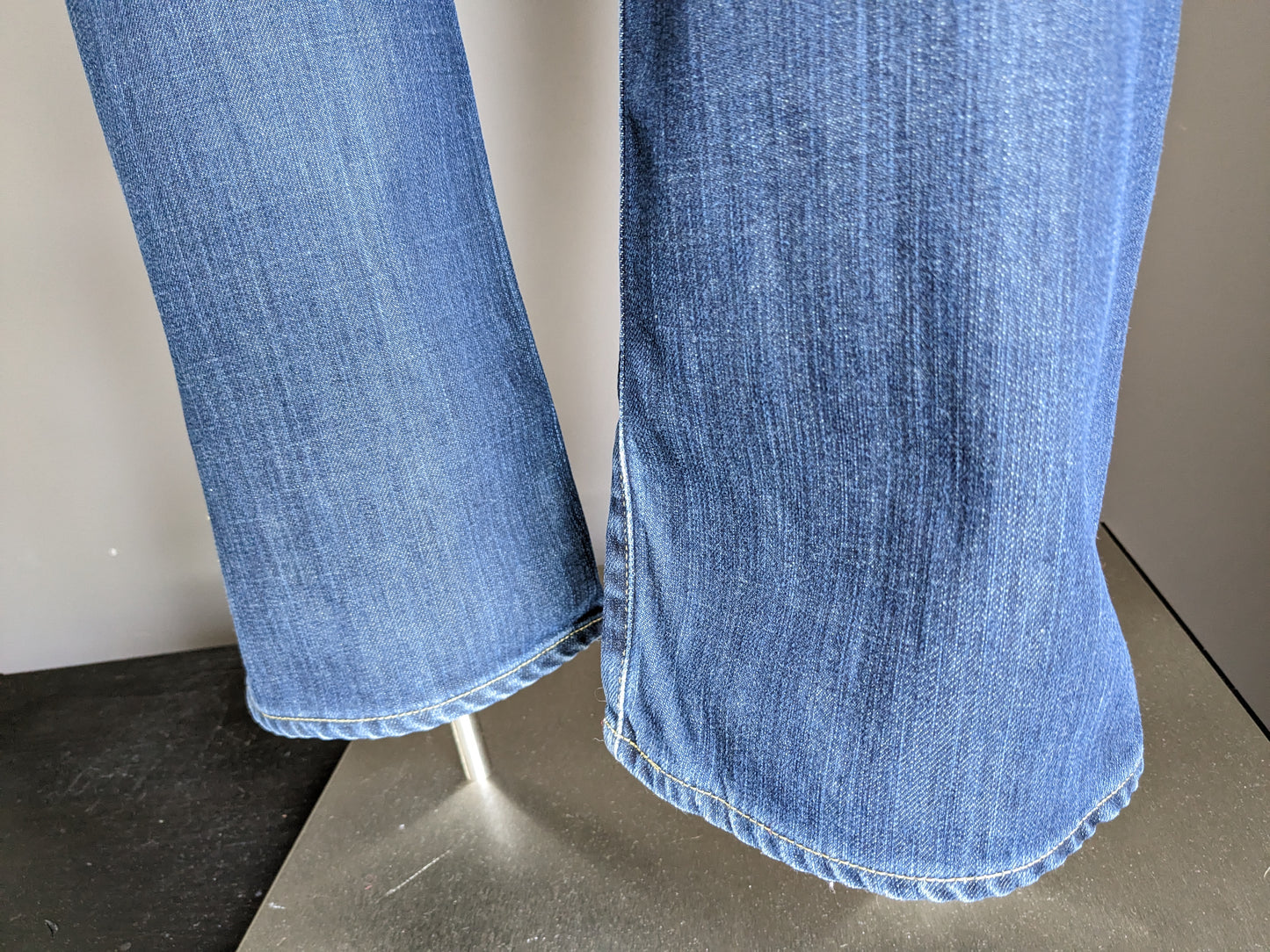 G-Star Jeans crudos. Color azul oscuro. Tamaño W31 - L32.