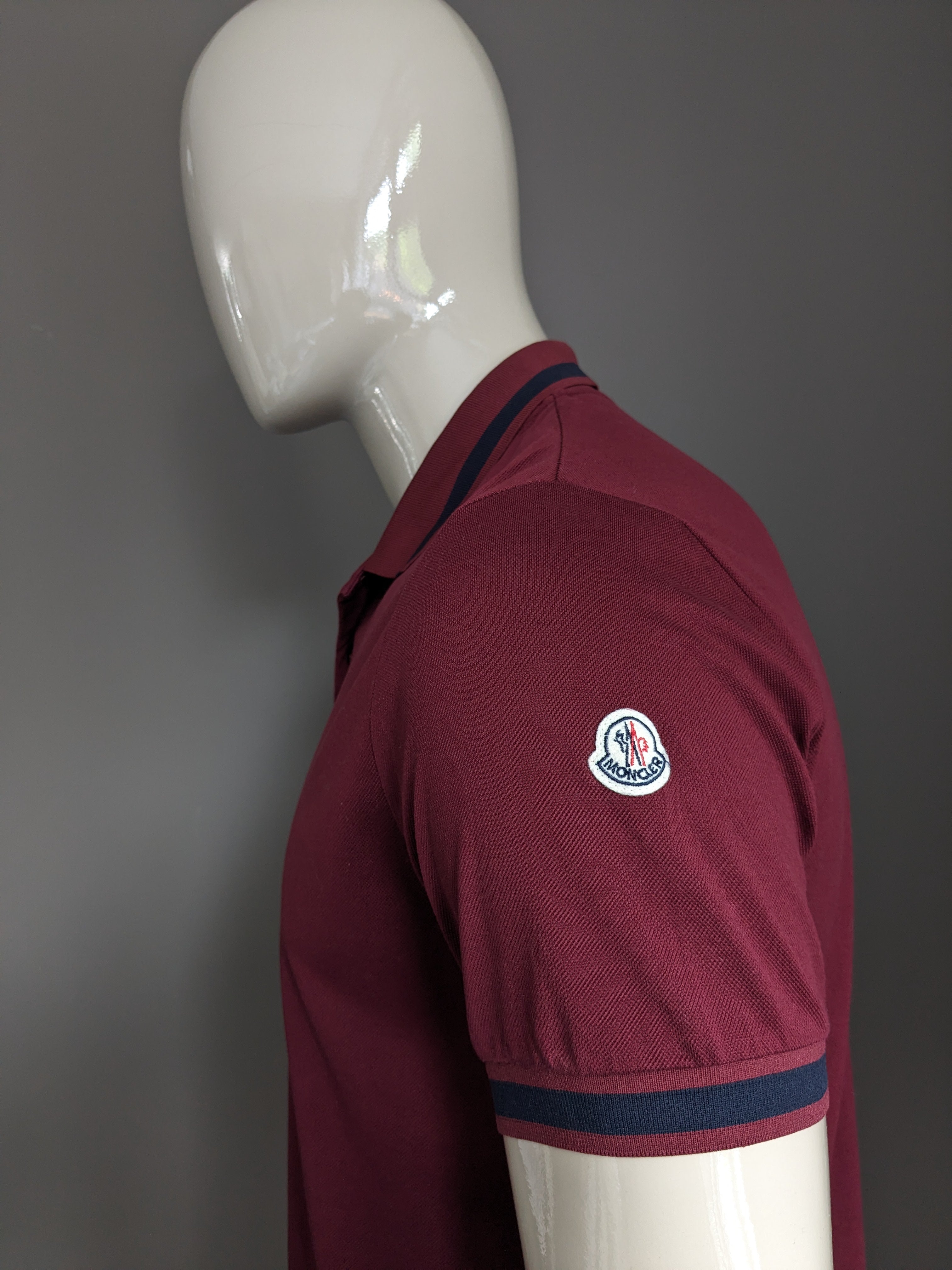 Activeren min koelkast Moncler polo. Bordeaux gekleurd. Maat XL. | EcoGents