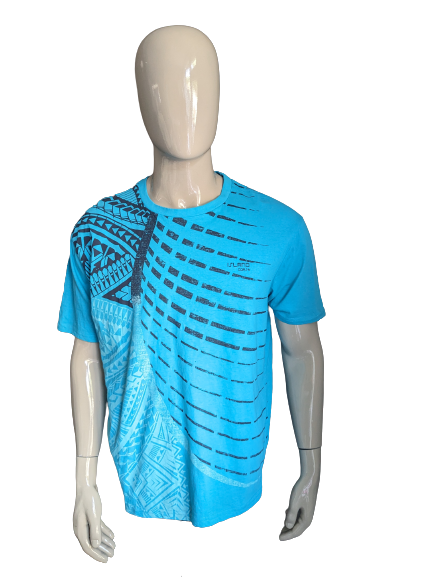 Atlas para la camisa de hombres. Azul con impresión. Tamaño 3xl / xxxl.