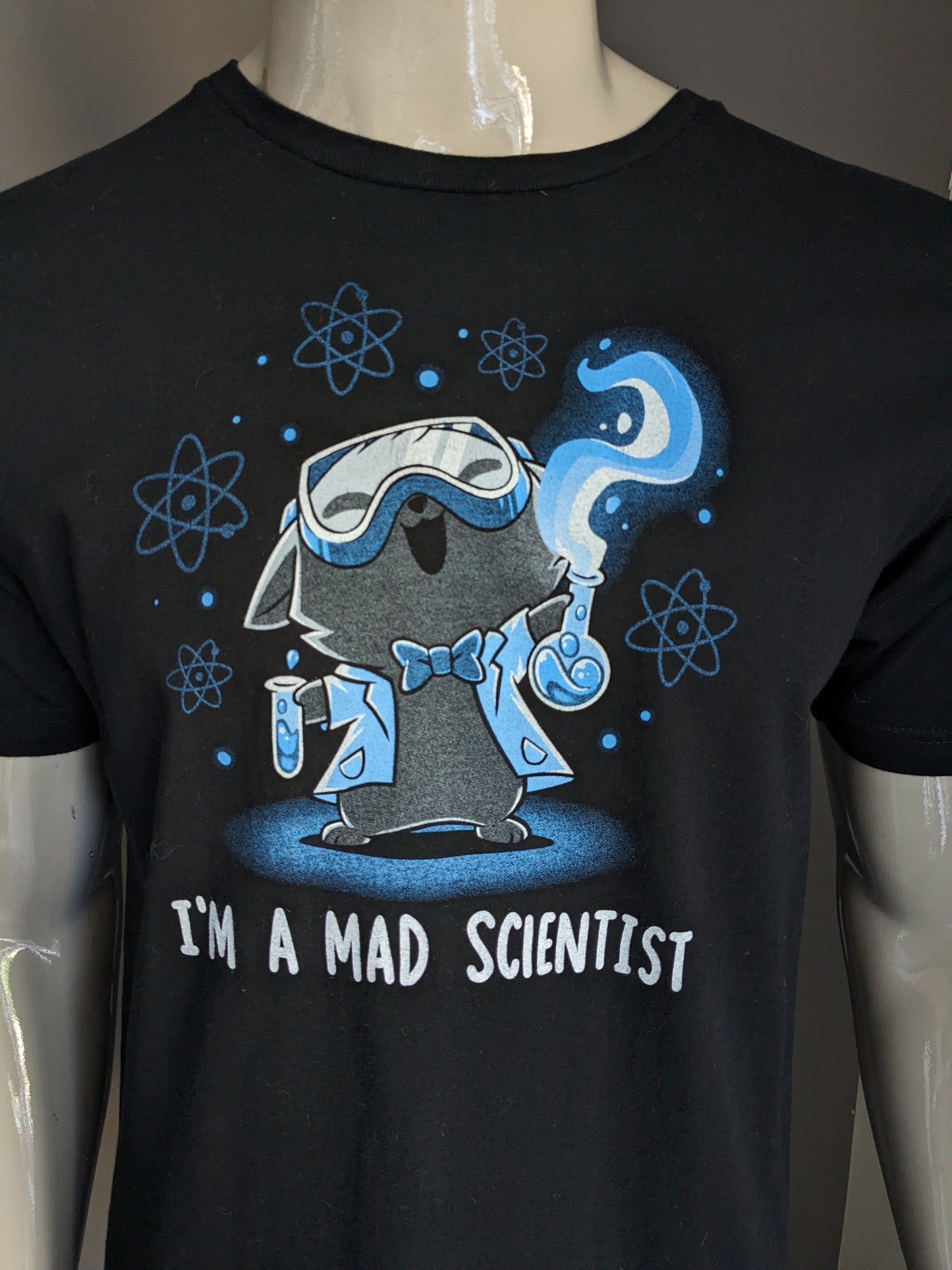 Teetrutle shirt "Mad Scientist". Zwart met opdruk. Maat L.