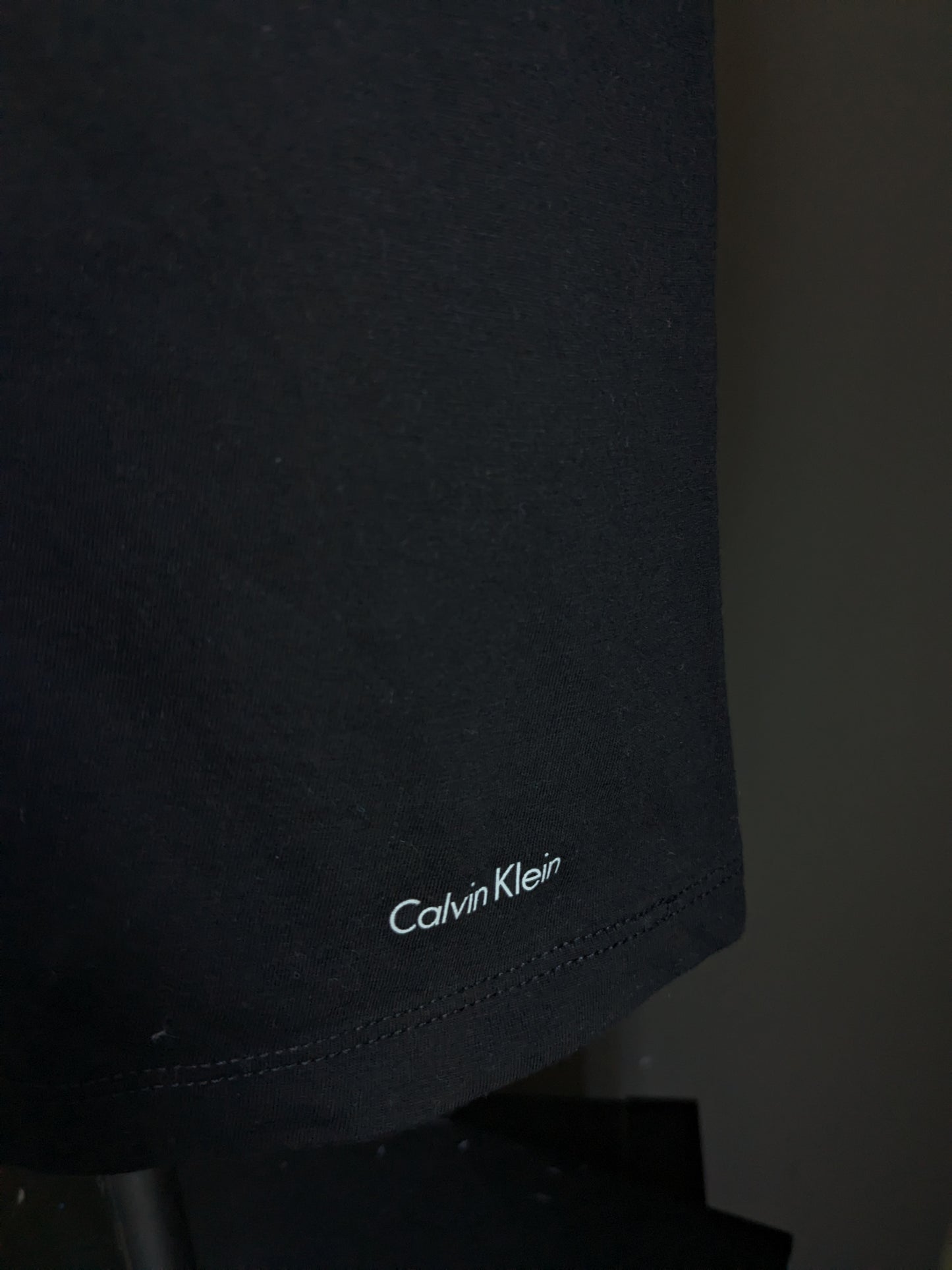 Calvin kleines Hemd. Schwarz gefärbt. Größe M.