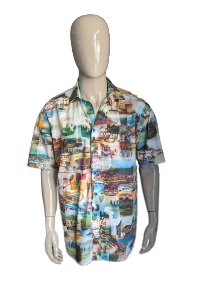 Vintage signum shirt short sleeve. Larger buttons. Colored Holiday Print. Size XL / XXL.