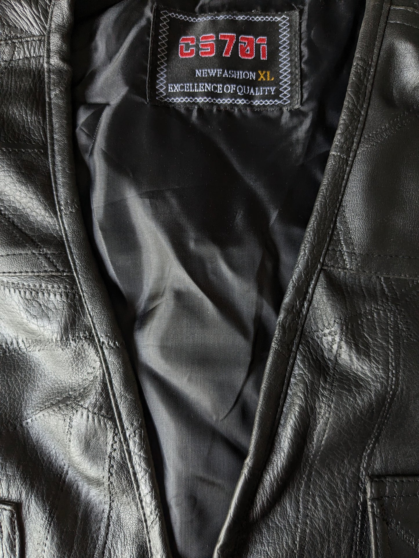 CS701 Cuir Body Warmer avec de nombreux sacs. Patchs noirs. Taille xl. Avec 1 poche intérieure.