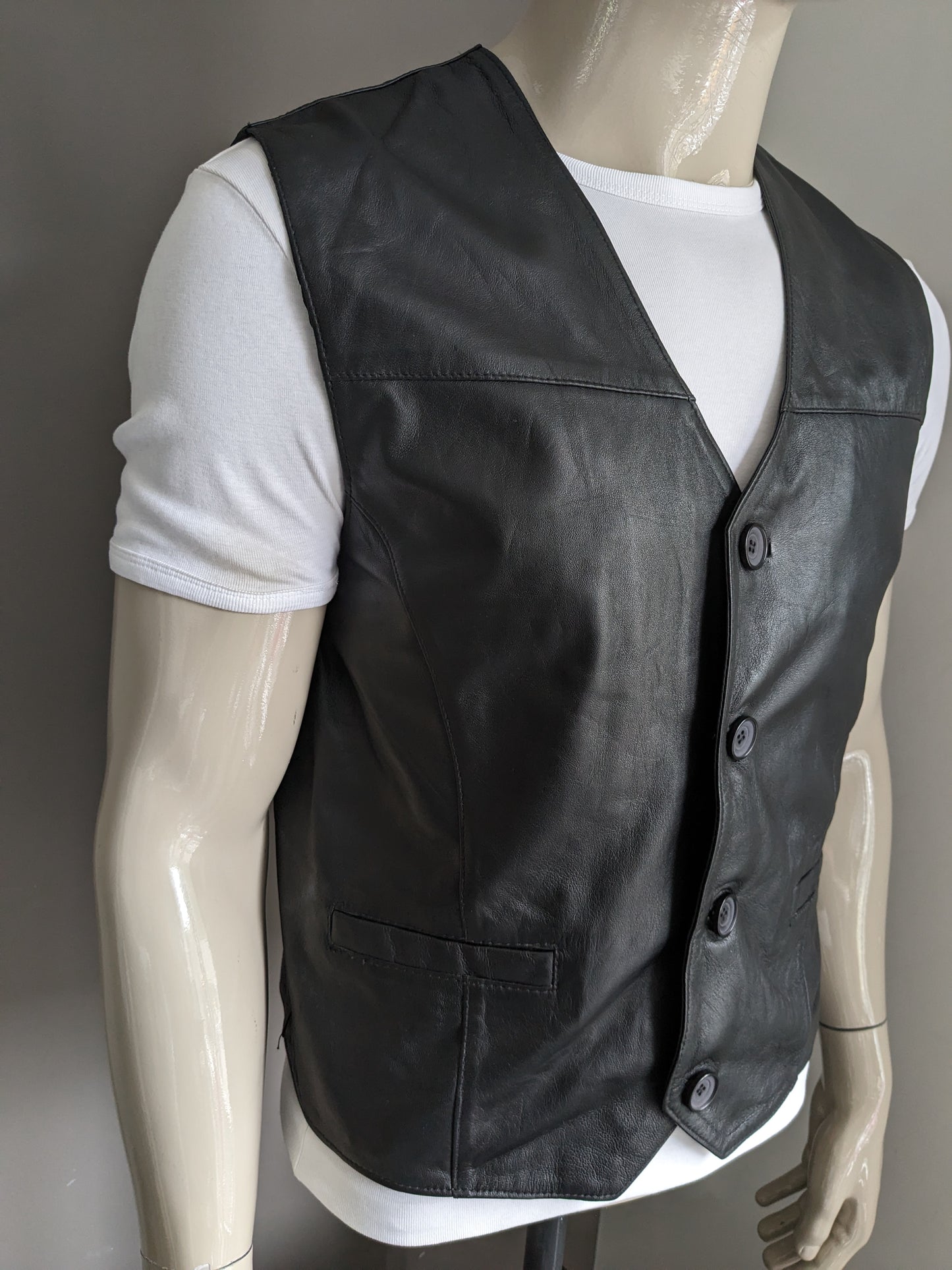 Leather waistcoat. Black smooth leather. Size L. with 2 inner pockets. #313.