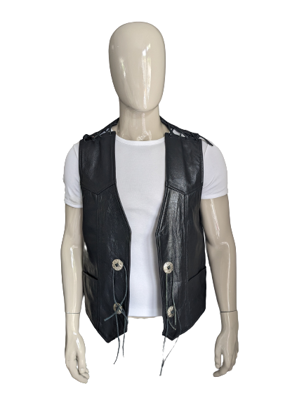 Stoer Master's Leather Leren biker gilet. Dubbelzijdig met veter- & gespapplicaties. Zwart gekleurd. Maat 2XL.