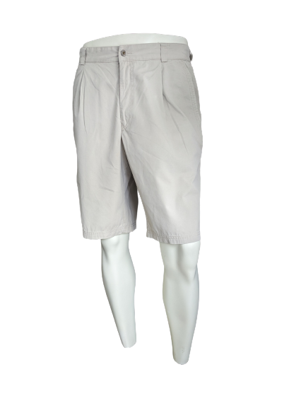 Shorts a divieto di abbigliamento maschile. Beige colorato. Taglia 25 (50 / m).