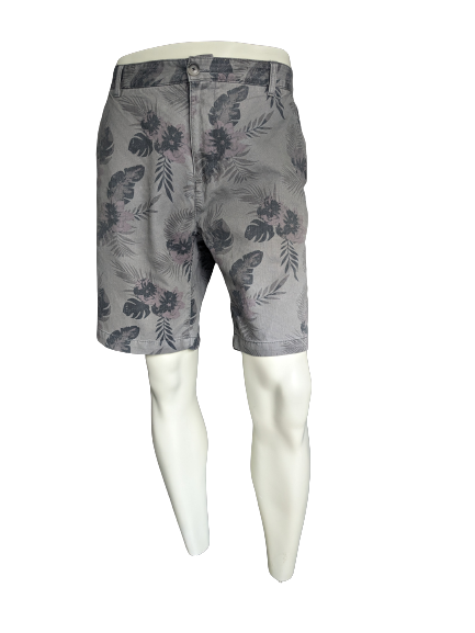 Easy shorts. Brown gray pink flowers print. Size W38.