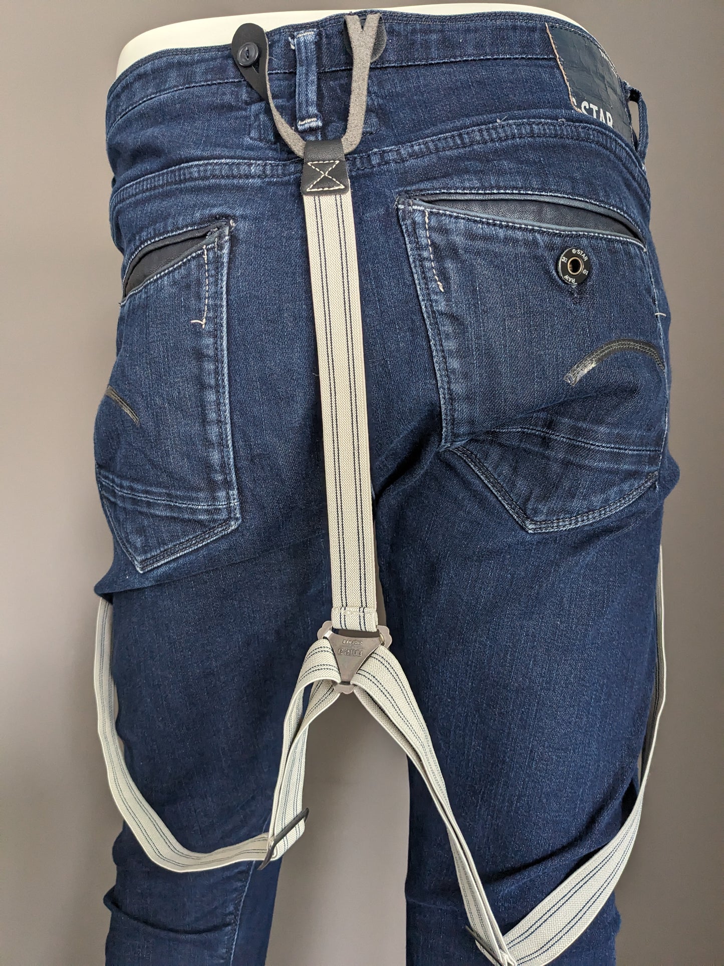 G-Star RAW jeans met bretels. Donker Blauw gekleurd. Stretch. Maat W32 - L24.