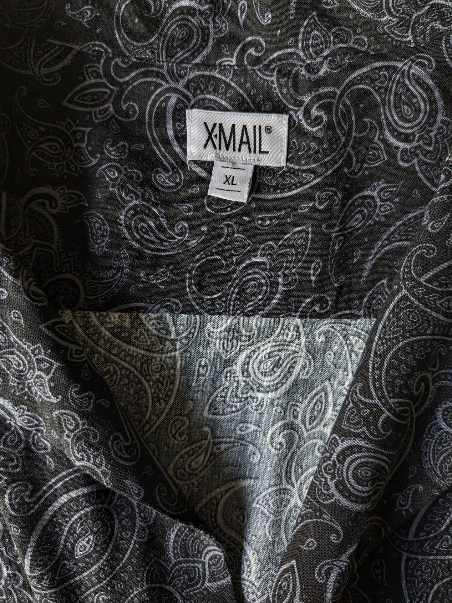 X-Mail overhemd korte mouw. Zwart Grijze paisley print. Maat XL.