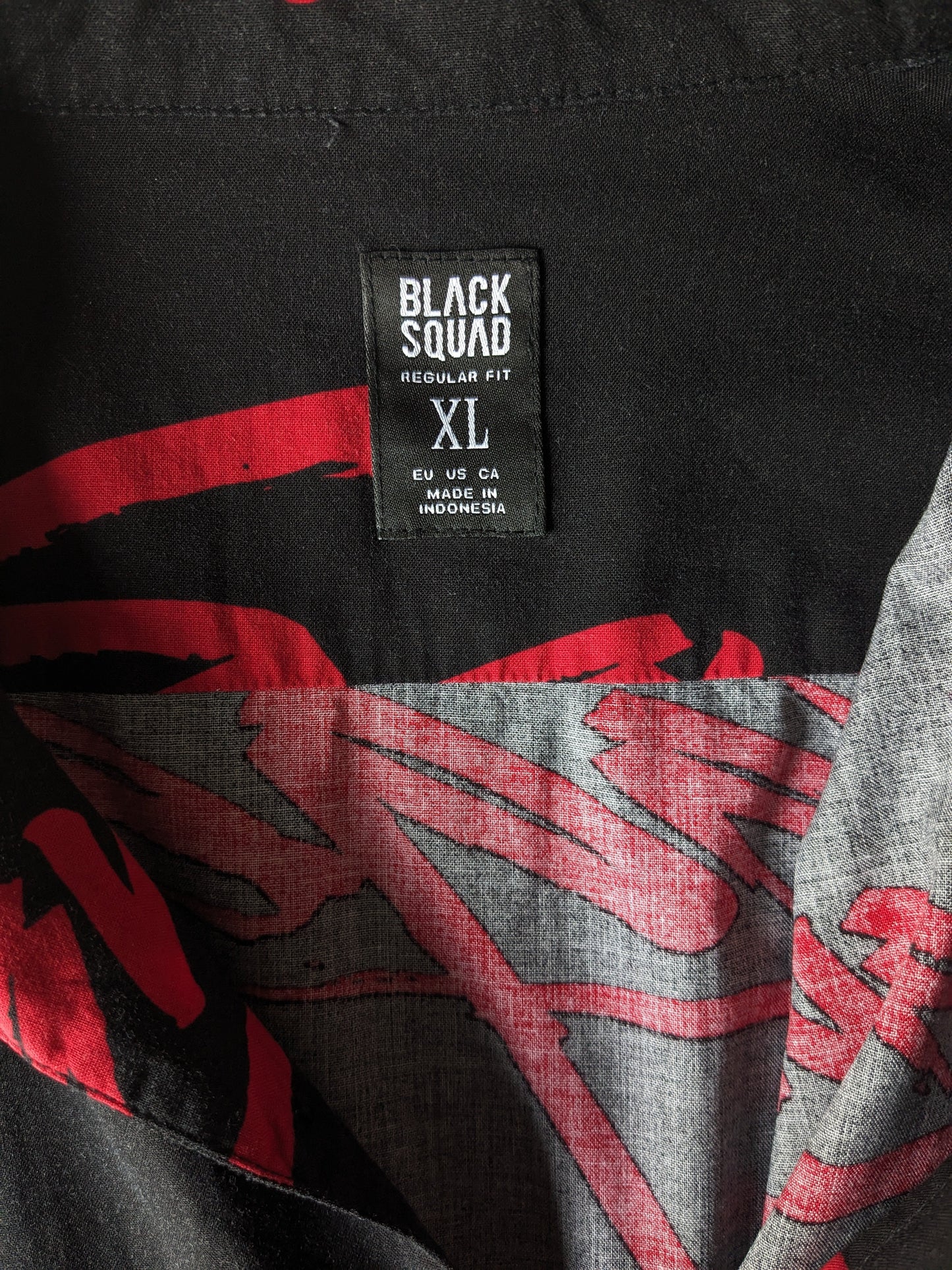 Black Squad overhemd korte mouw. Zwart Rode print. Maat XL. Regular Fit.