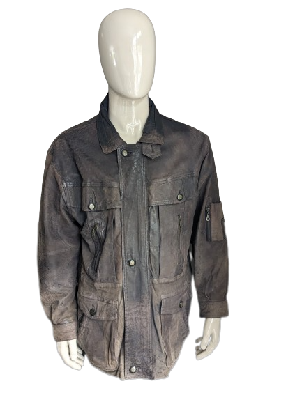 Vintage -halbe Länge Lederjacke / Jacke mit vielen Taschen. Dunkelbraun gefärbt. Größe L / XL.