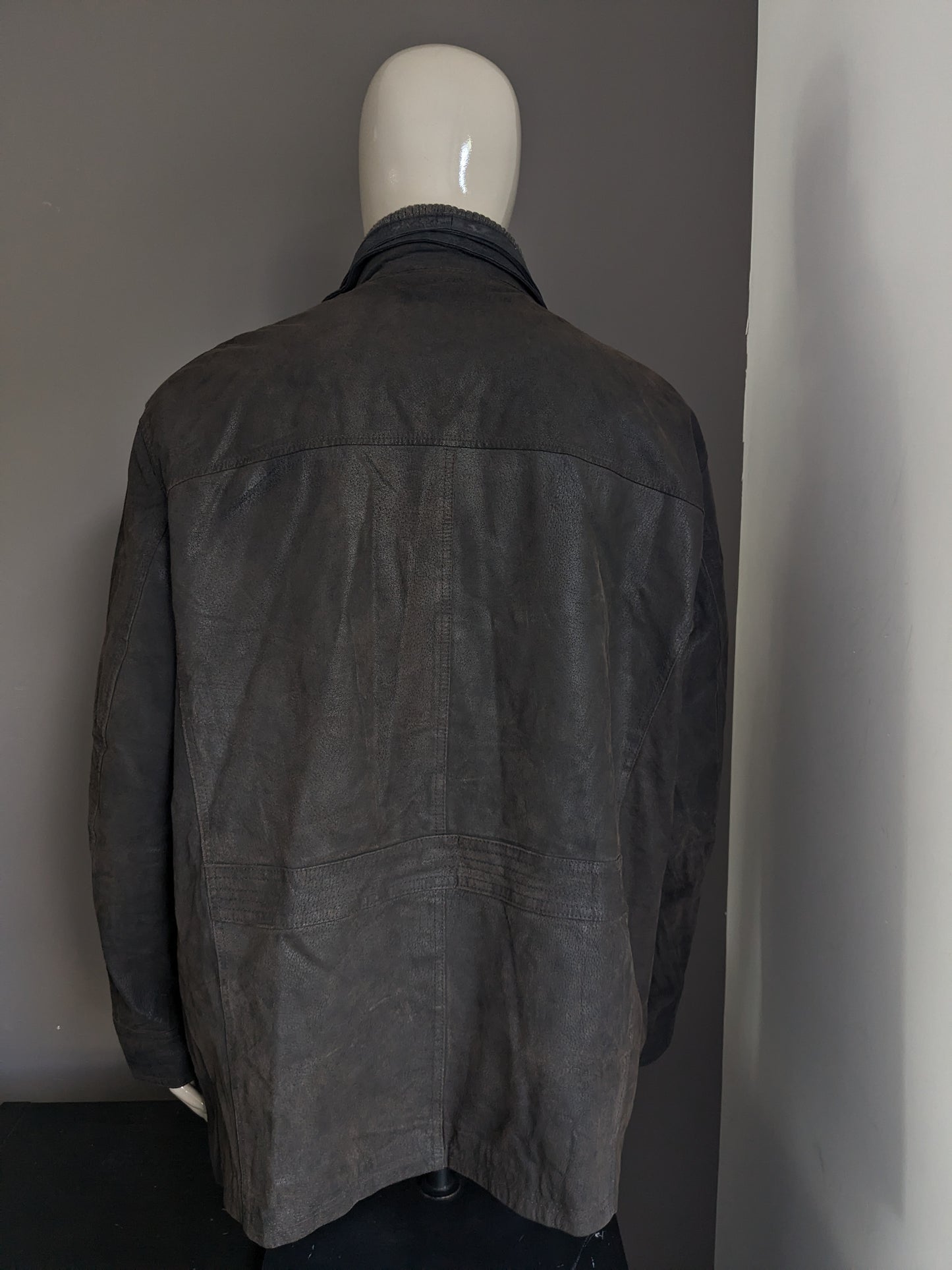 Leather style semi -long leather jacket. Dark brown colored. With detachable double closure and collar. Size 62-64/ 3XL.