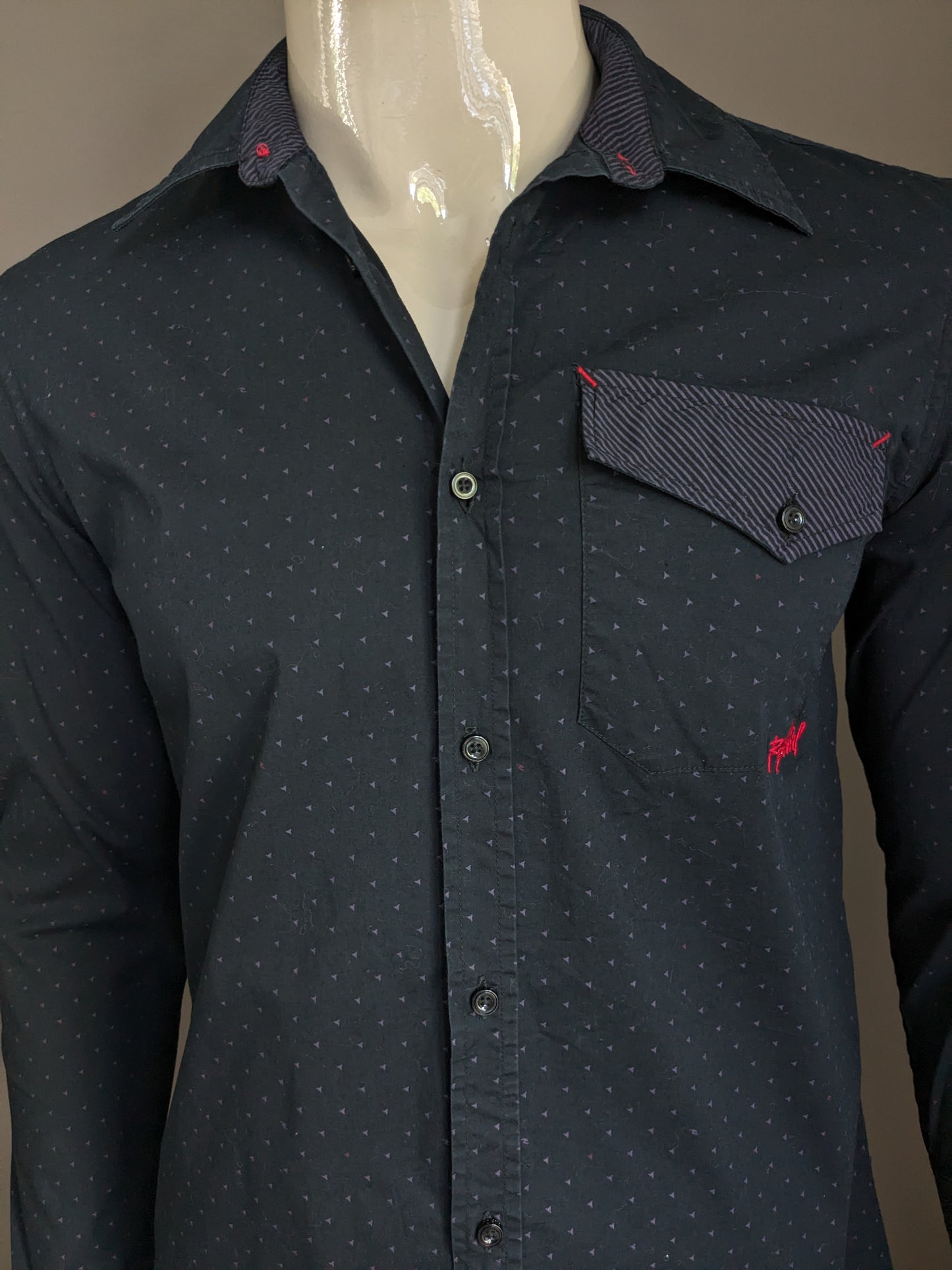 RipCurl overhemd. Zwart Paarse print met rode borduursels / stiksels. Maat M.